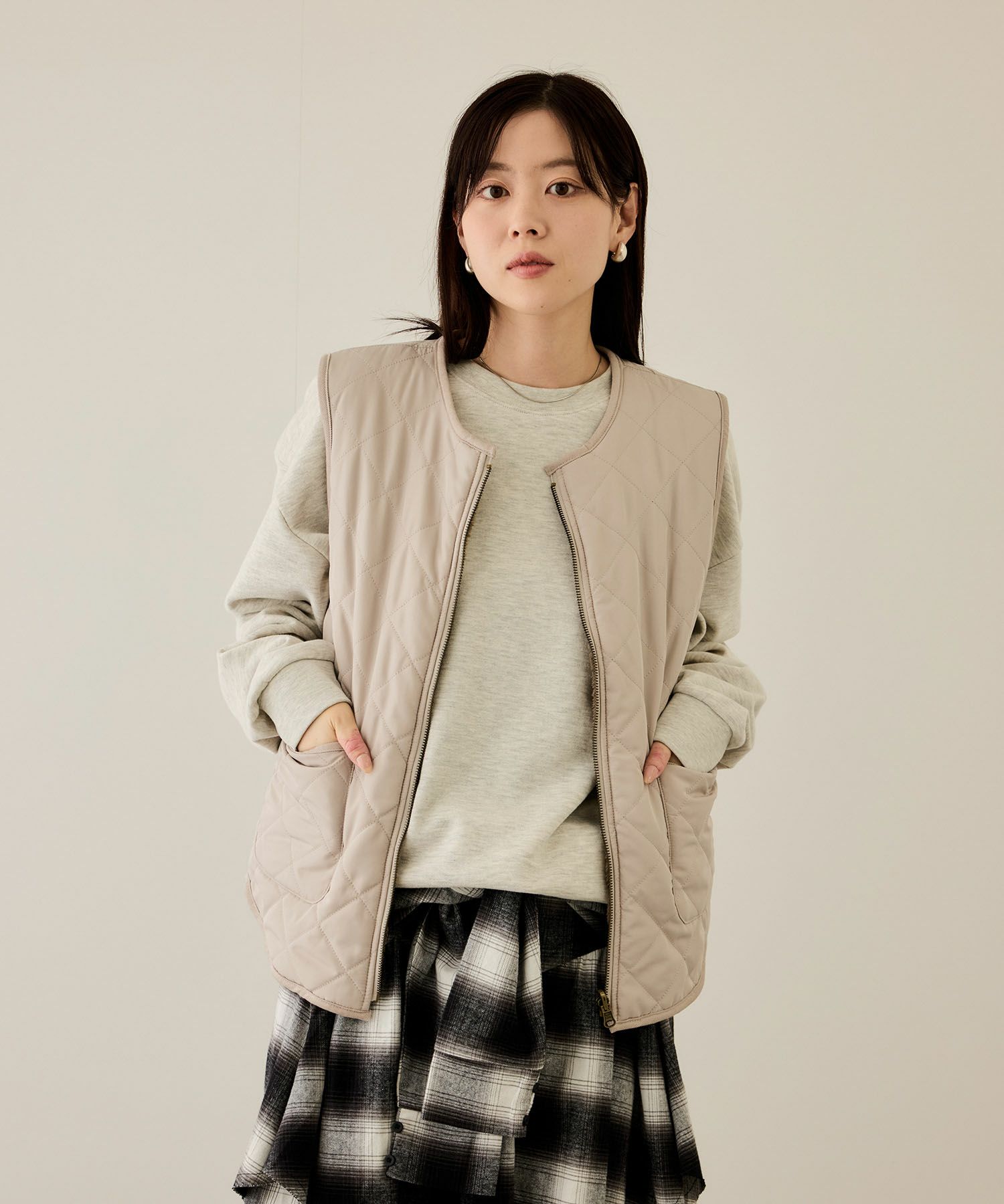 [最終さらに50%OFF]NAVY  ボア×タフタリバーシブルベスト レディース商品サムネイル-4