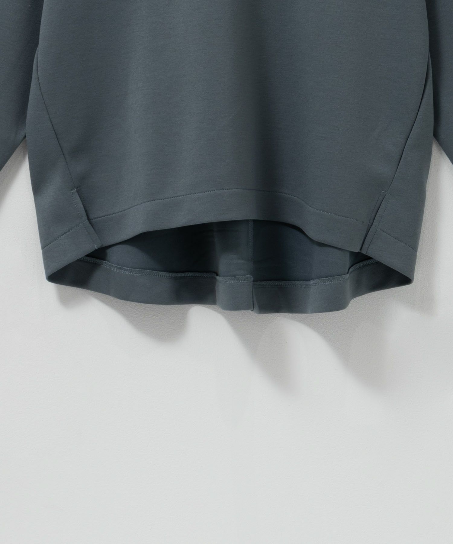 nAvy ポンチ素材 裾ラウンドプルオーバー レディース メール便 対応商品