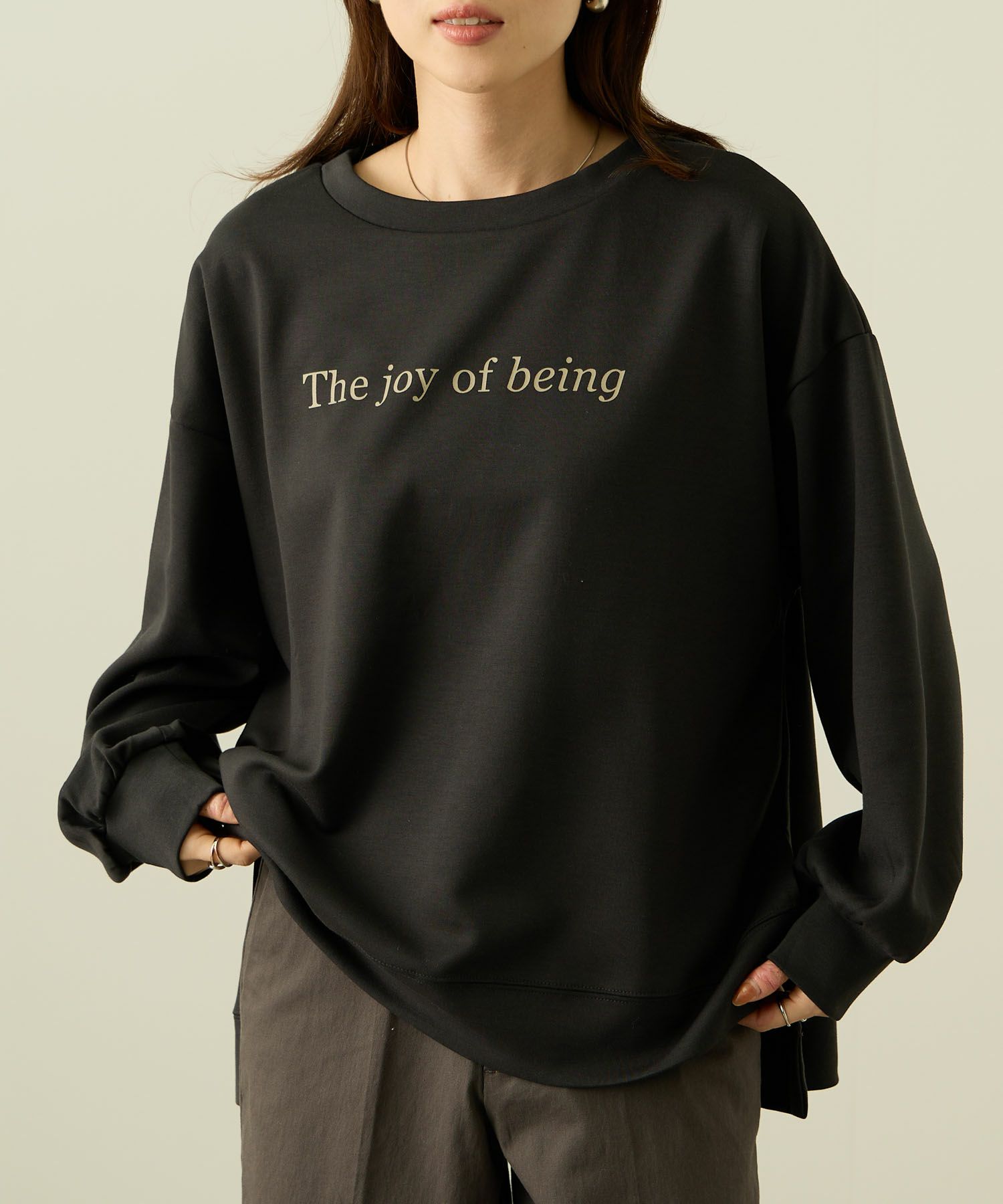 nAvy  ポンチ素材 ロゴプリントプルオーバー レディース商品画像-1