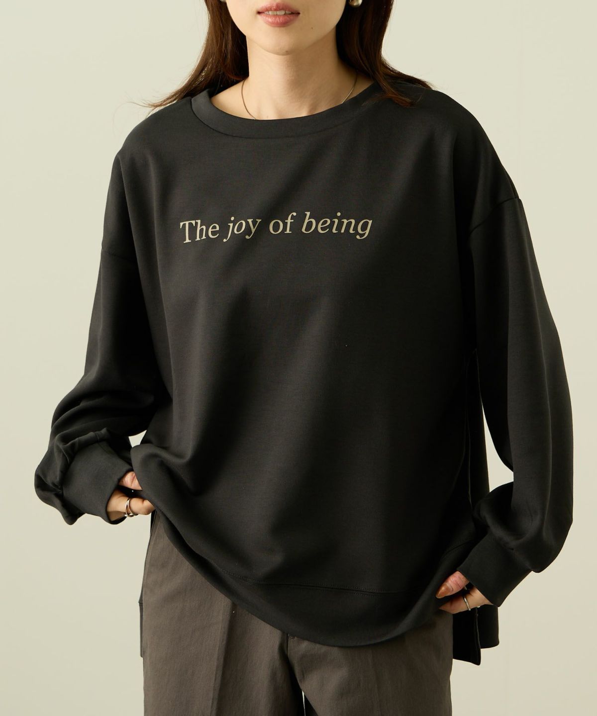 nAvy ポンチ素材 ロゴプリントプルオーバー レディース