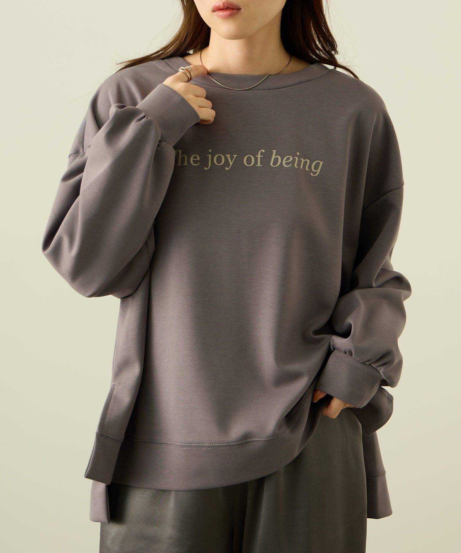 nAvy ポンチ素材 ロゴプリントプルオーバー レディース商品画像-2