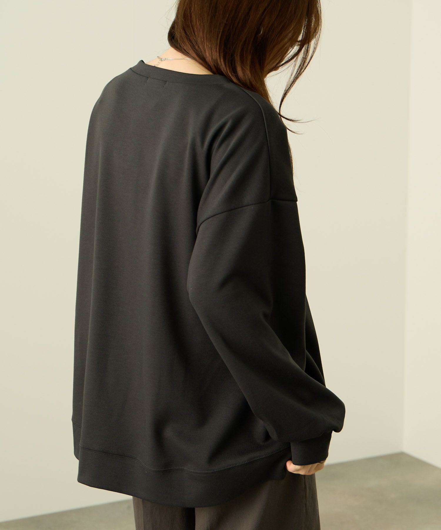 nAvy  ポンチ素材 ロゴプリントプルオーバー レディース商品サムネイル-5