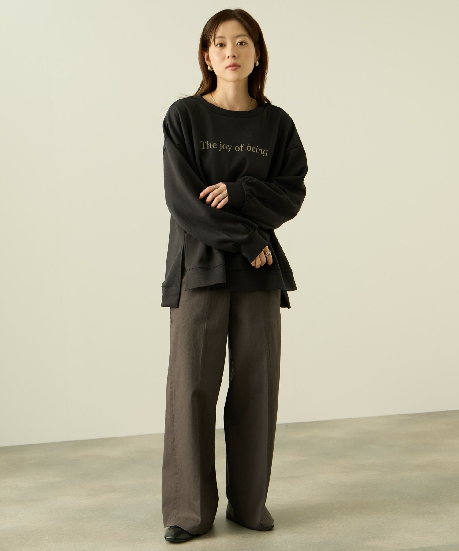 nAvy ポンチ素材 ロゴプリントプルオーバー レディース