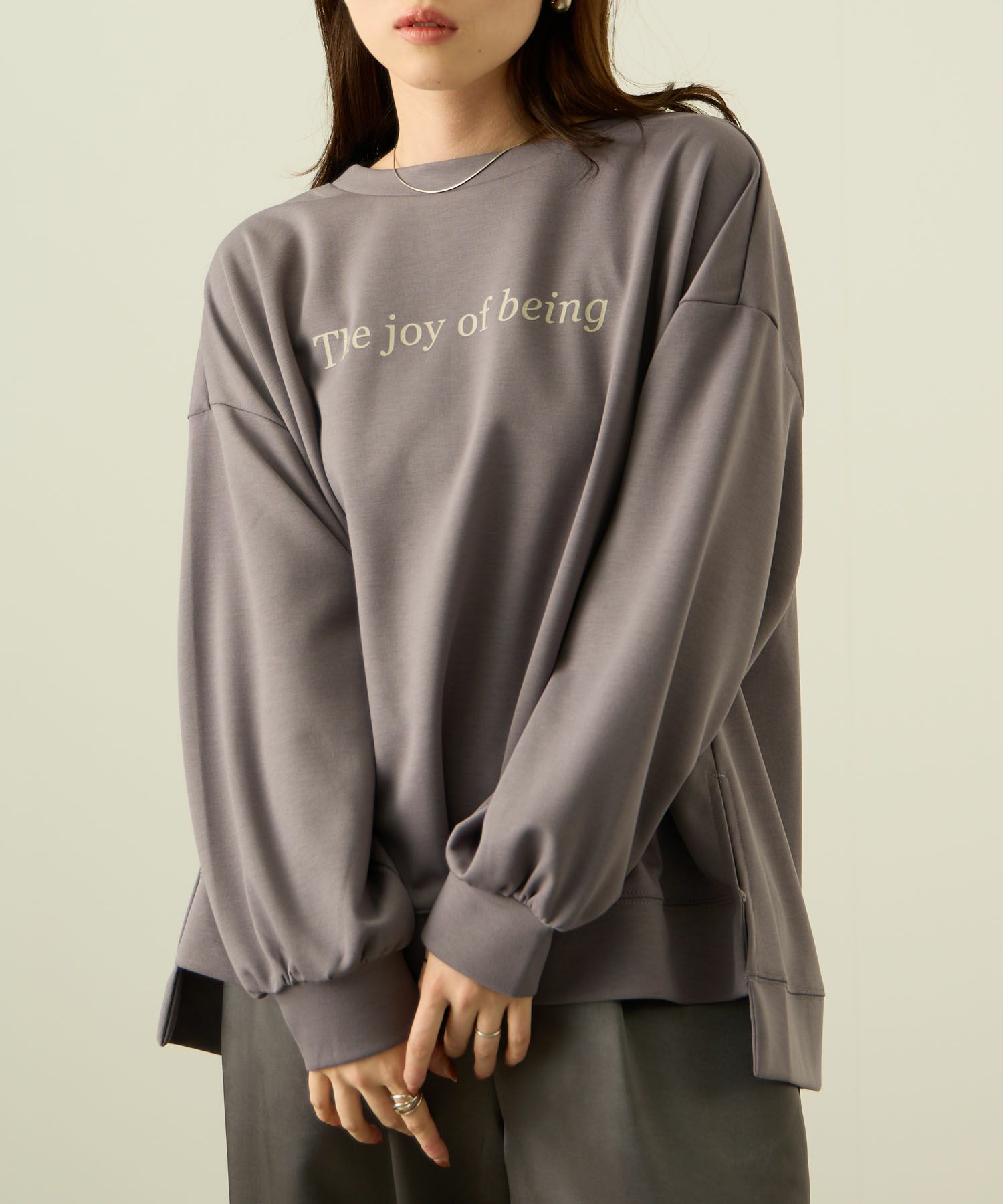 nAvy ポンチ素材 ロゴプリントプルオーバー レディース