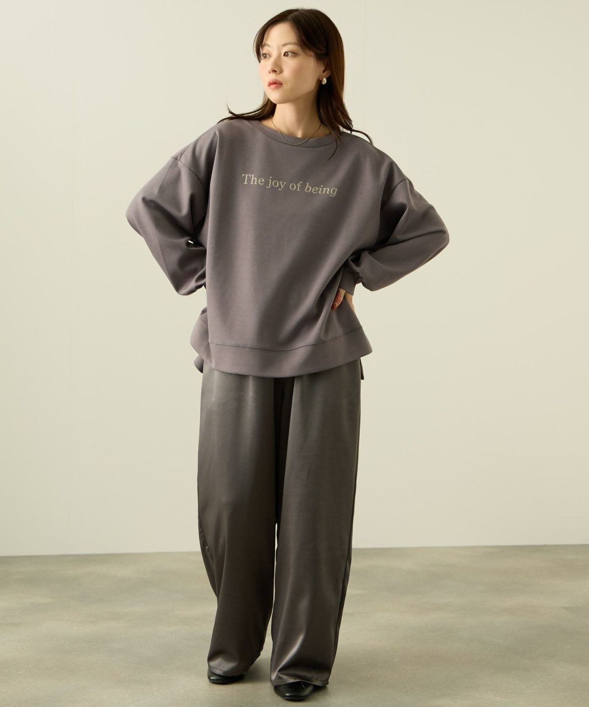 nAvy ポンチ素材 ロゴプリントプルオーバー レディース