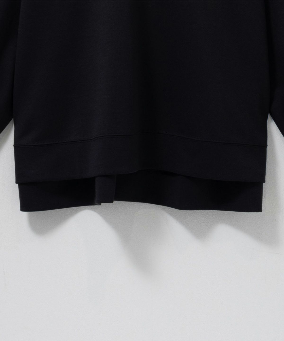 nAvy ポンチ素材 ロゴプリントプルオーバー レディース