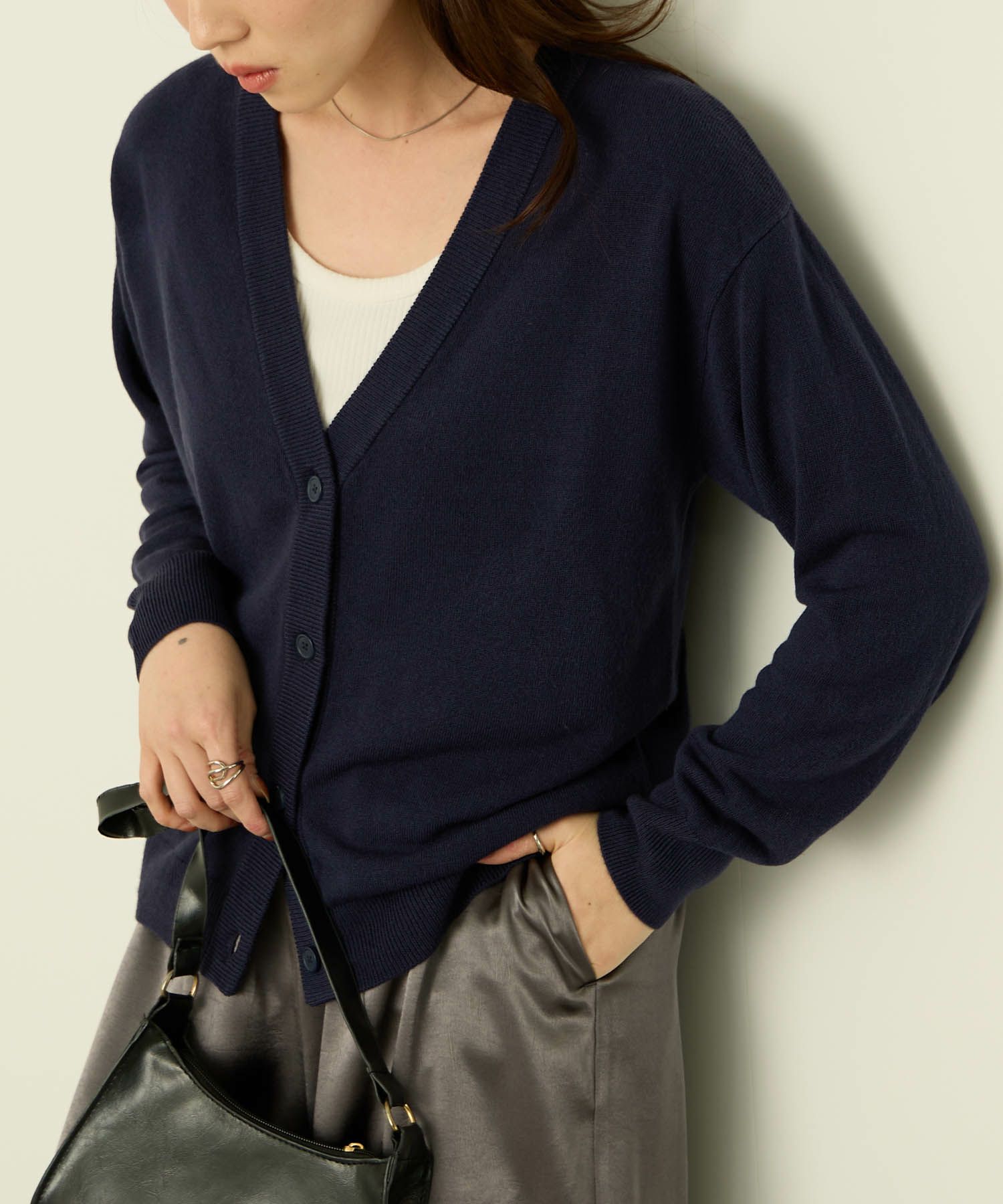 [さらに50%OFF]nAvy カシミヤタッチニット Vネックカーディガン レディース商品画像-3