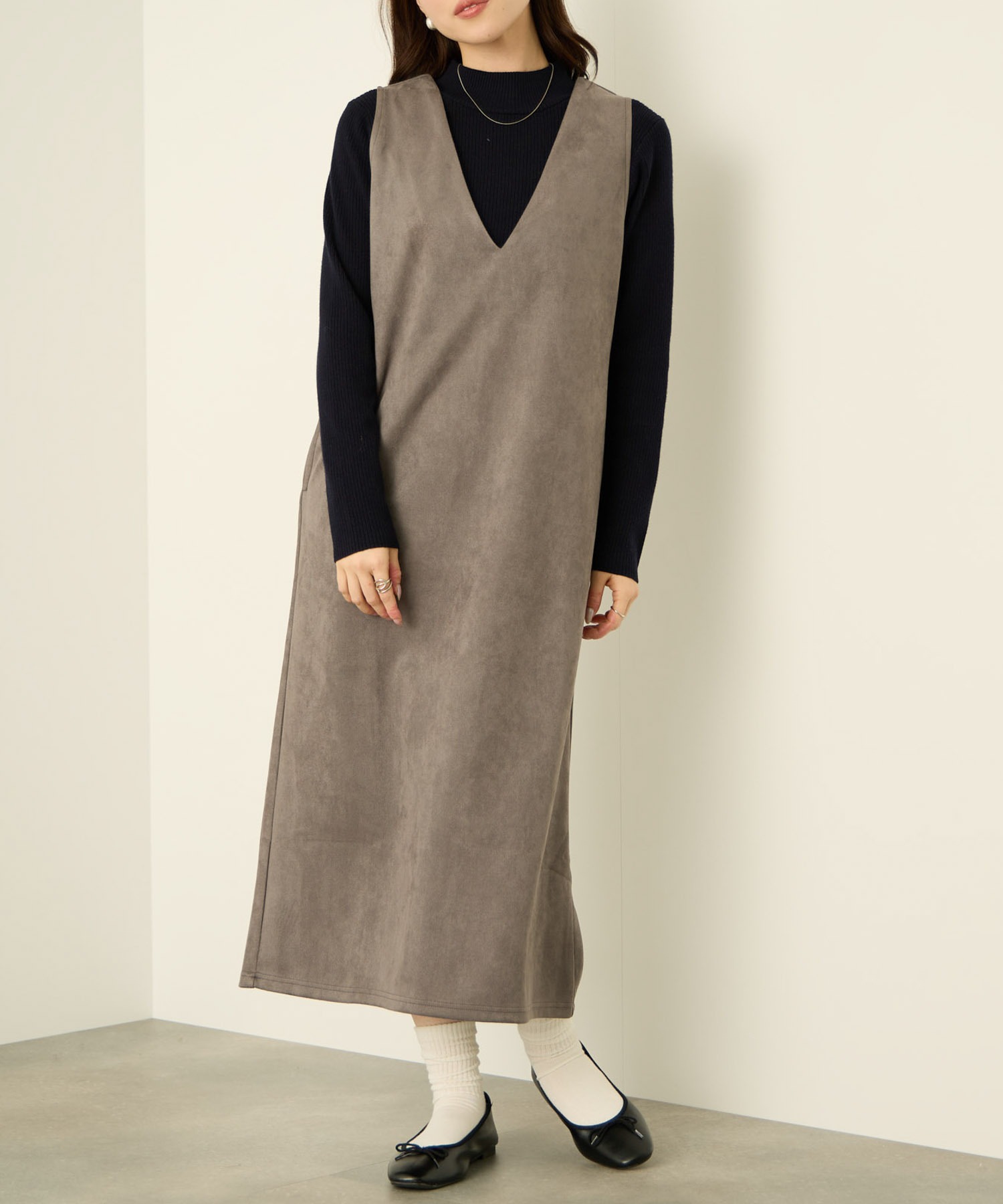 nAvy  ポンチ素材 フェイクスエードジャンパースカート レディース商品画像-1