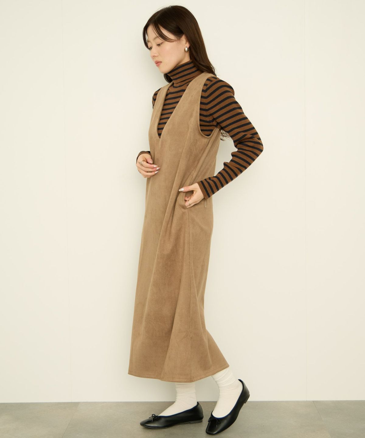 nAvy ポンチ素材 フェイクスエードジャンパースカート レディース