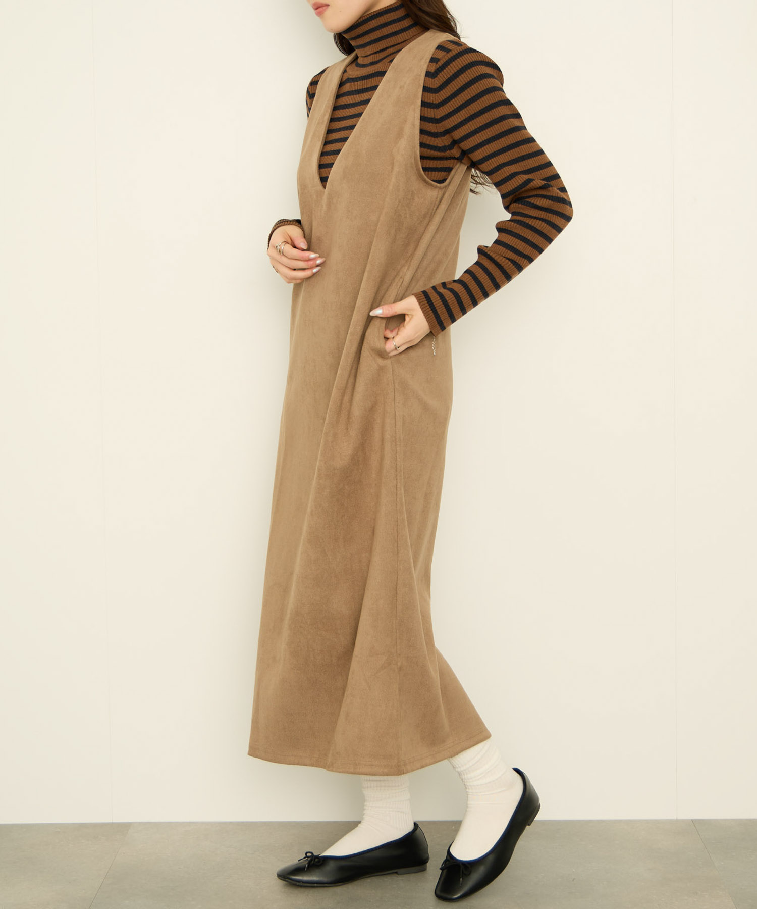 nAvy ポンチ素材 フェイクスエードジャンパースカート レディース