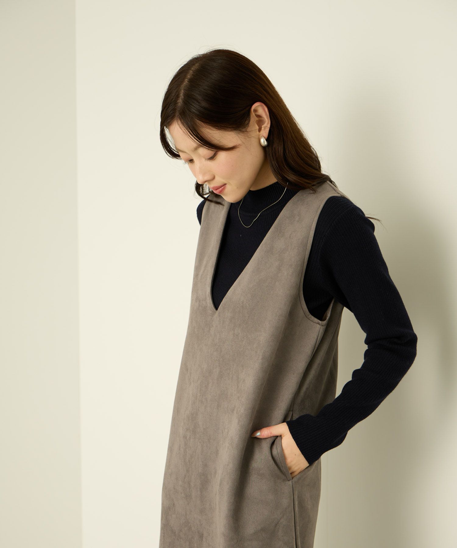 nAvy  ポンチ素材 フェイクスエードジャンパースカート レディース商品サムネイル-5