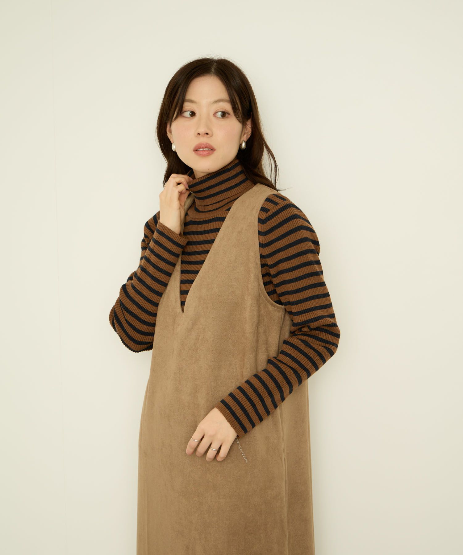 nAvy ポンチ素材 フェイクスエードジャンパースカート レディース