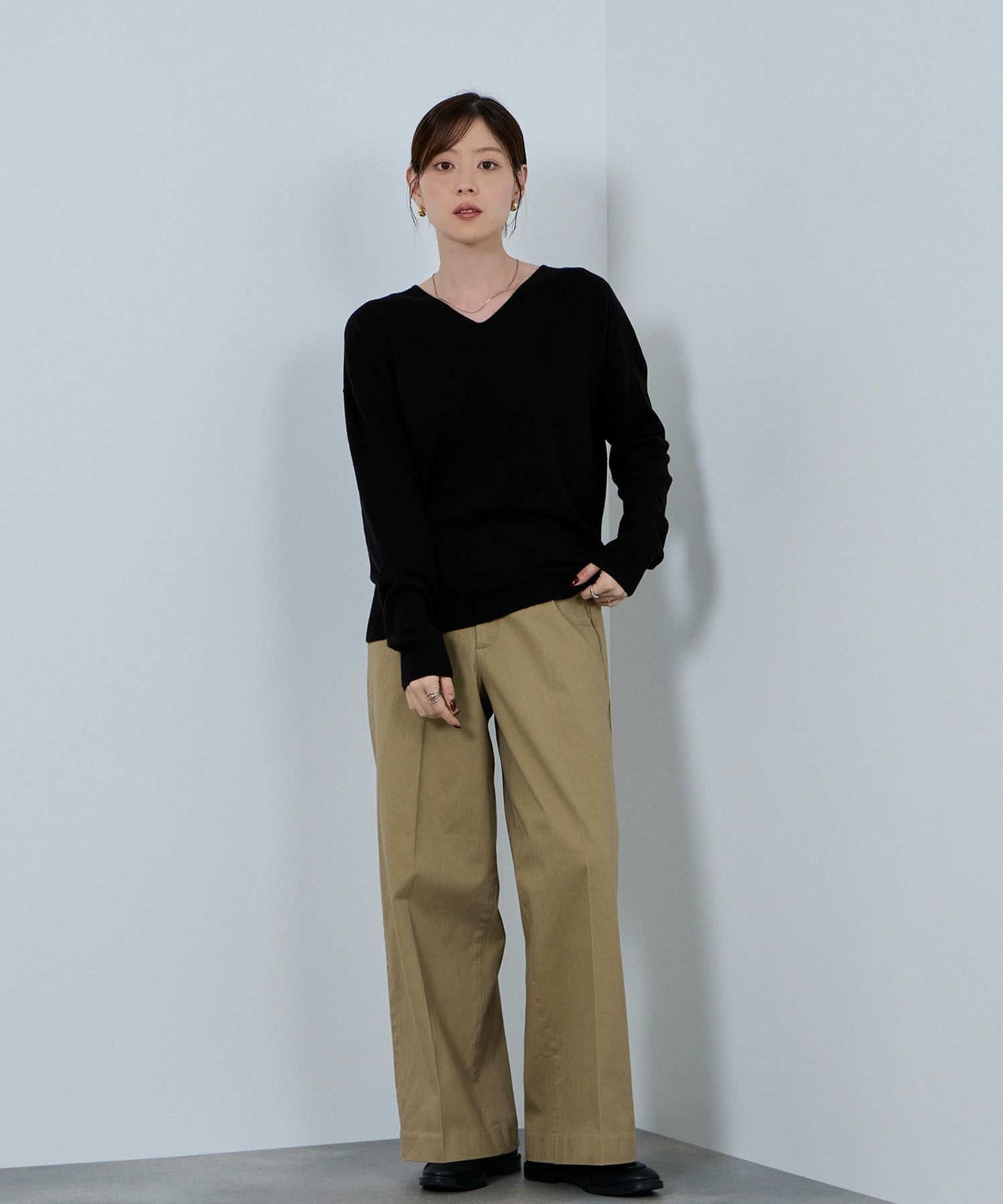 nAvy カシミヤタッチニット Vネック レディース