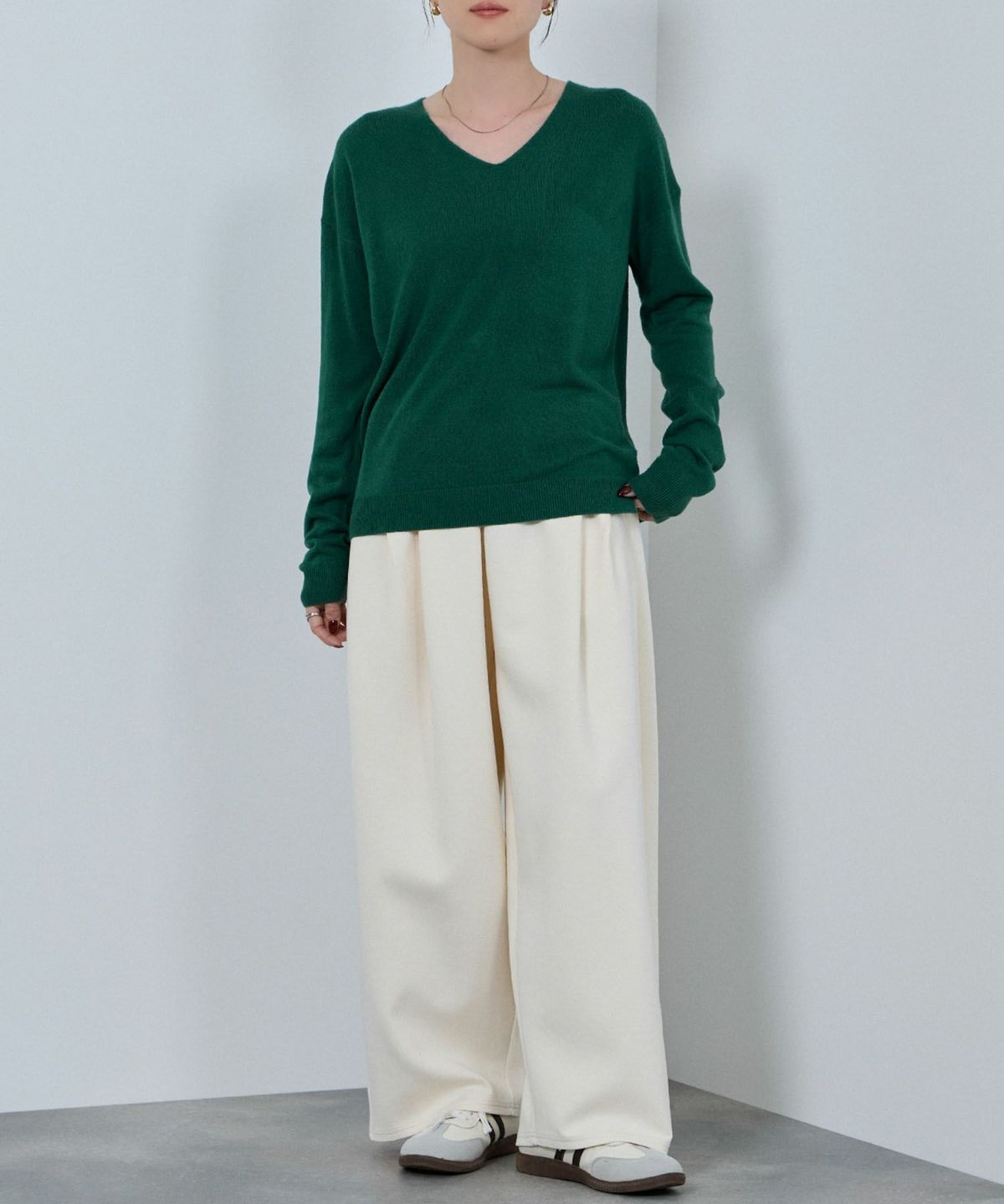 nAvy カシミヤタッチニット Vネック レディース