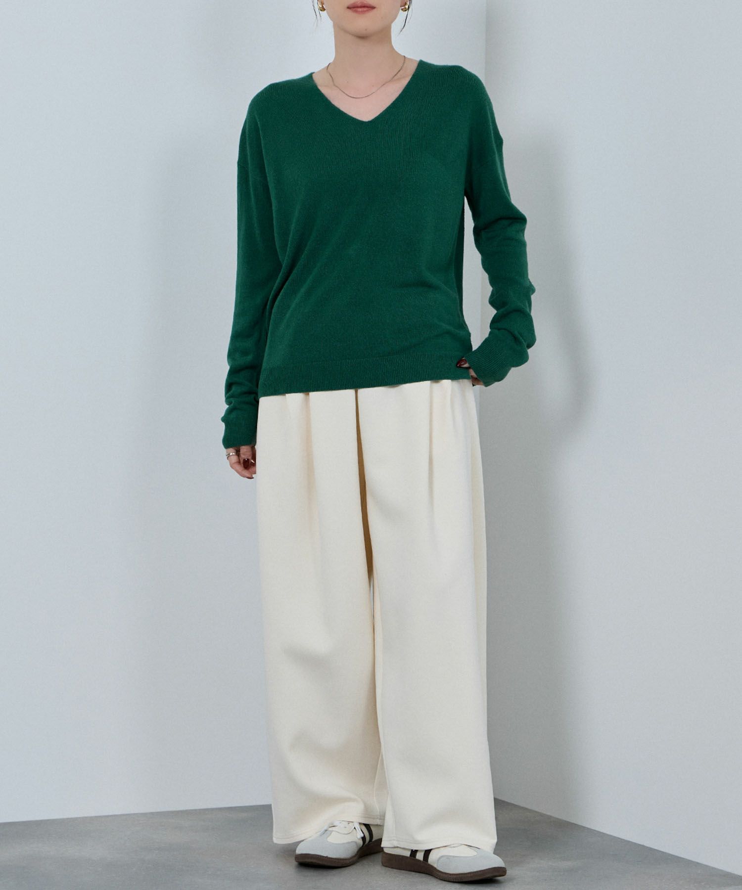 nAvy カシミヤタッチニット Vネック レディース