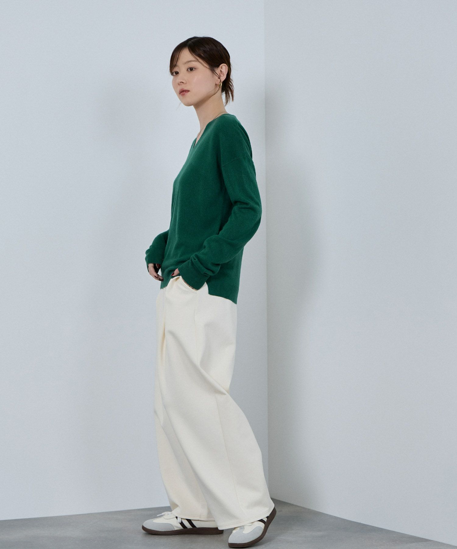 nAvy カシミヤタッチニット Vネック レディース