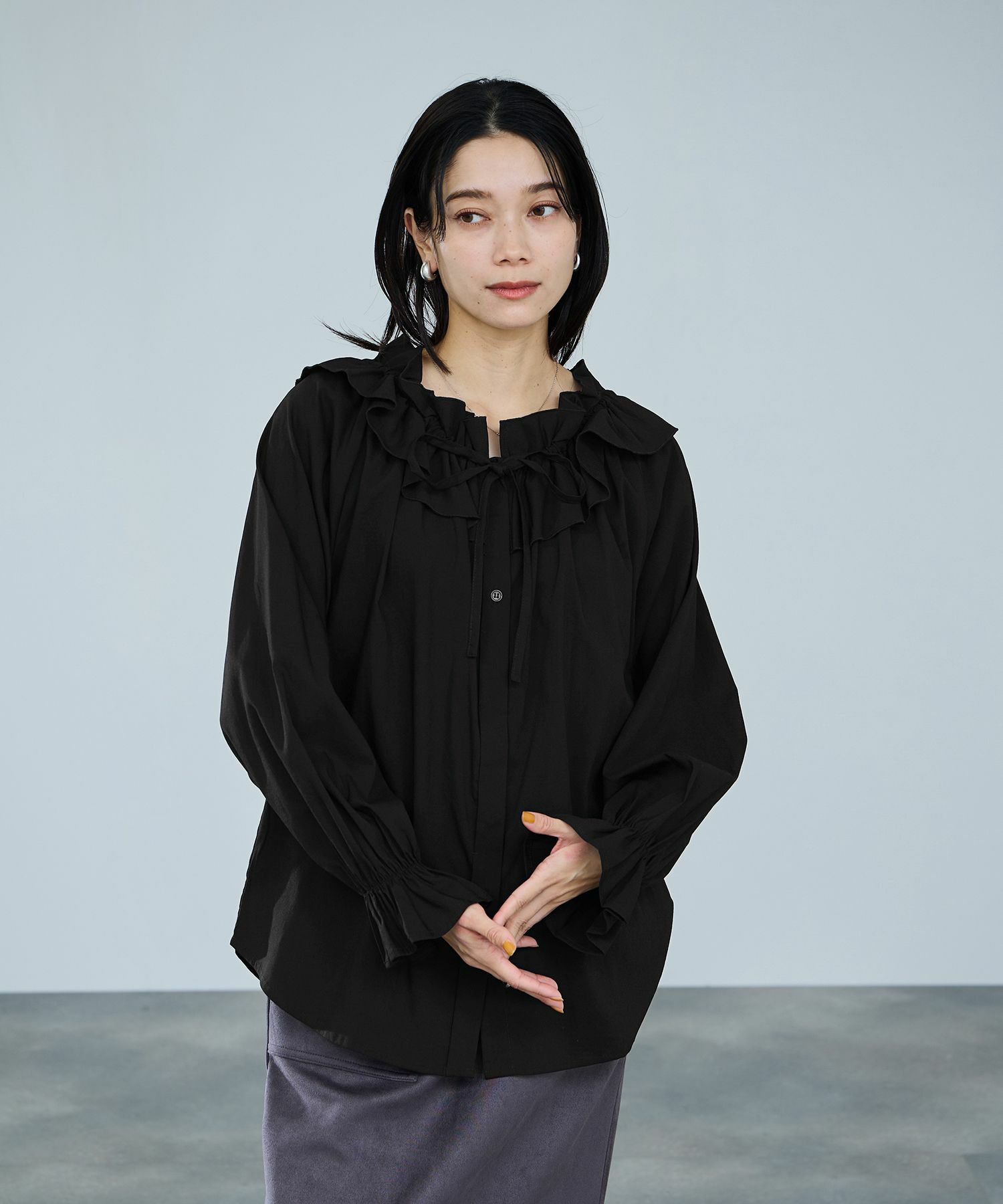 milli de l'air フリルネックボウタイブラウス レディース