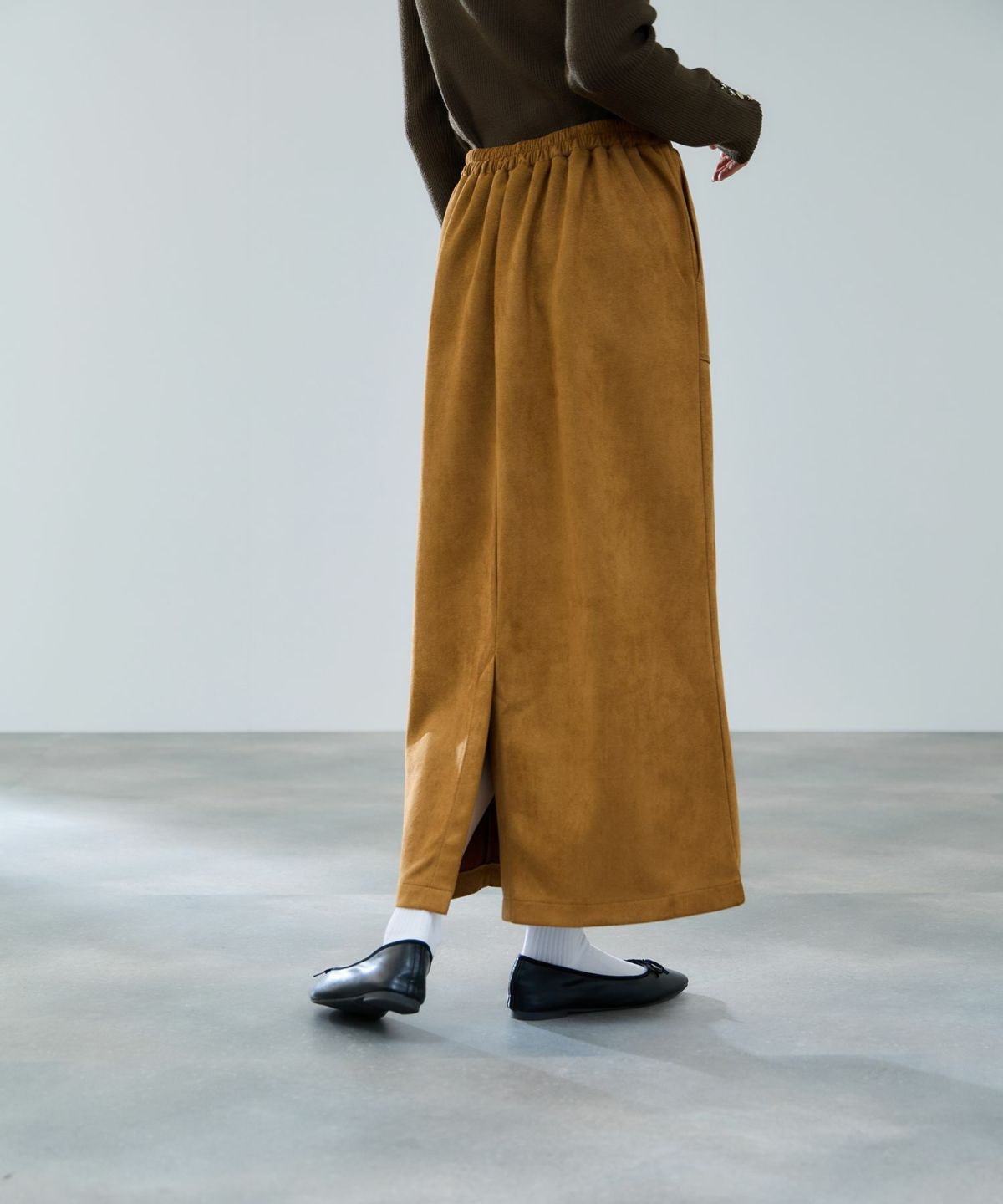 milli de l'air スエードライクポンチ素材Iラインスカート レディース