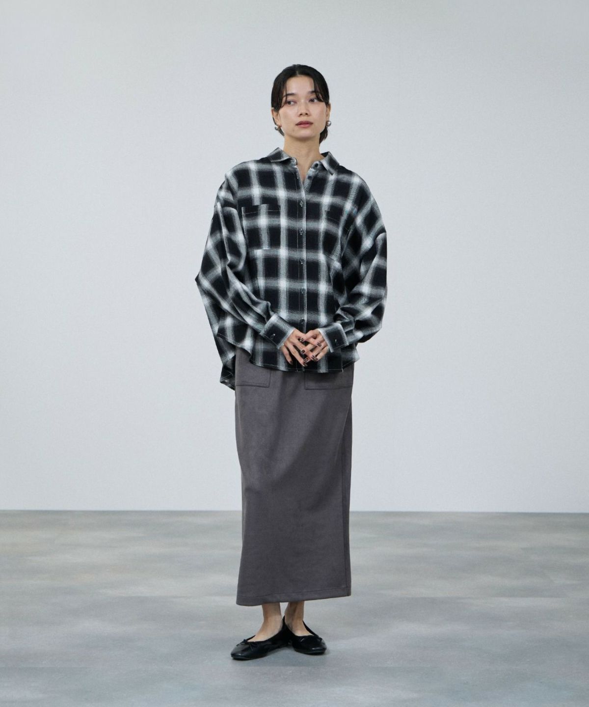 milli de l'air スエードライクポンチ素材Iラインスカート レディース