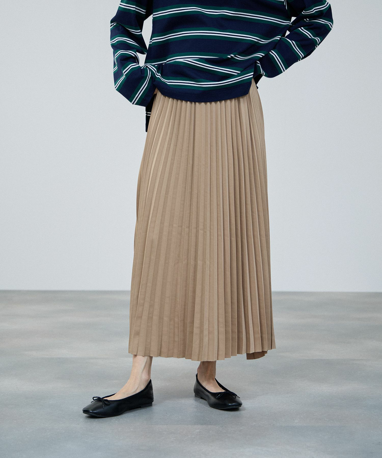 milli de l'air サテンストレッチプリーツスカート レディース