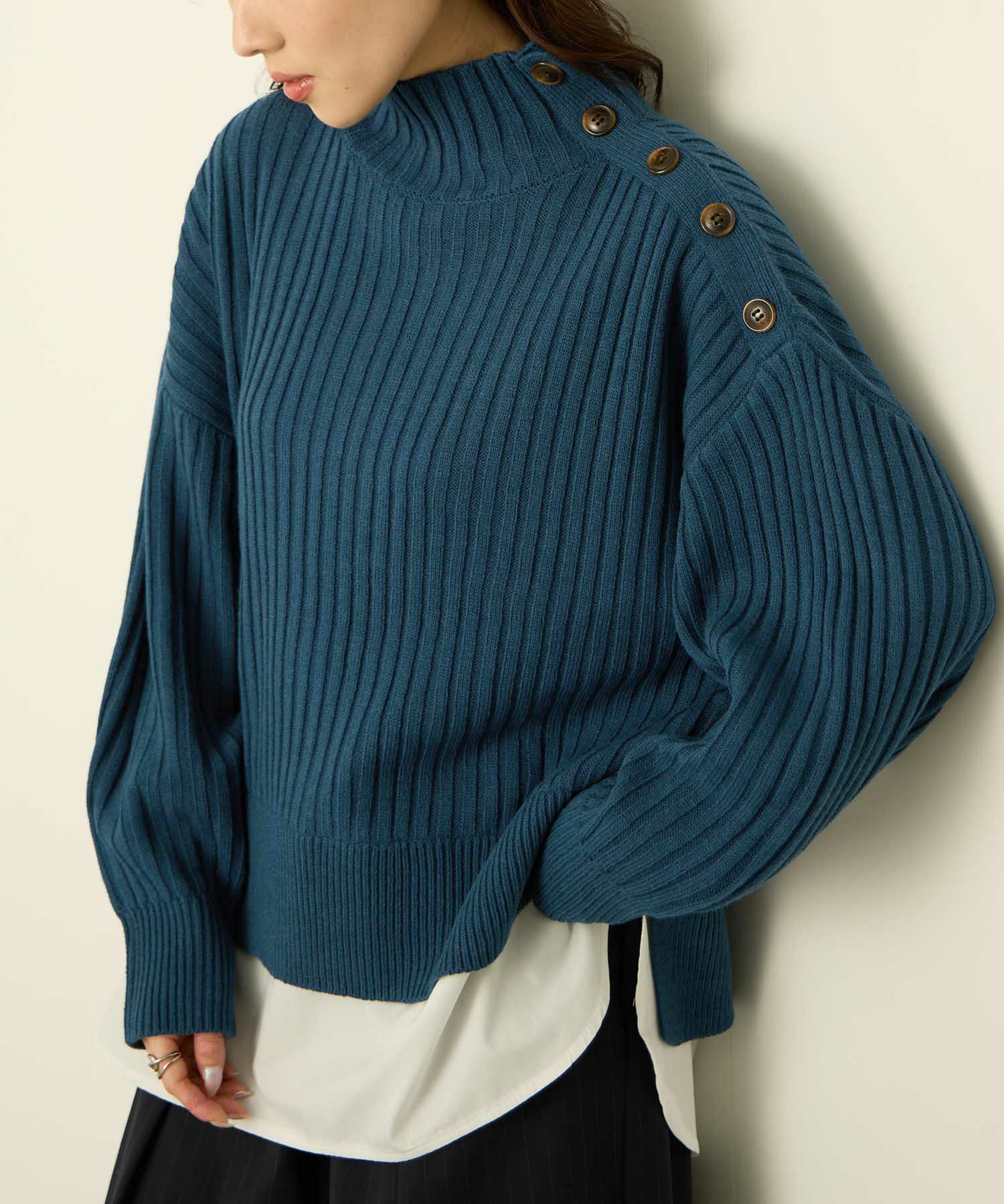 [さらに50%OFF]nAvy  時短 ボタンハイネックニット レディース商品画像-3