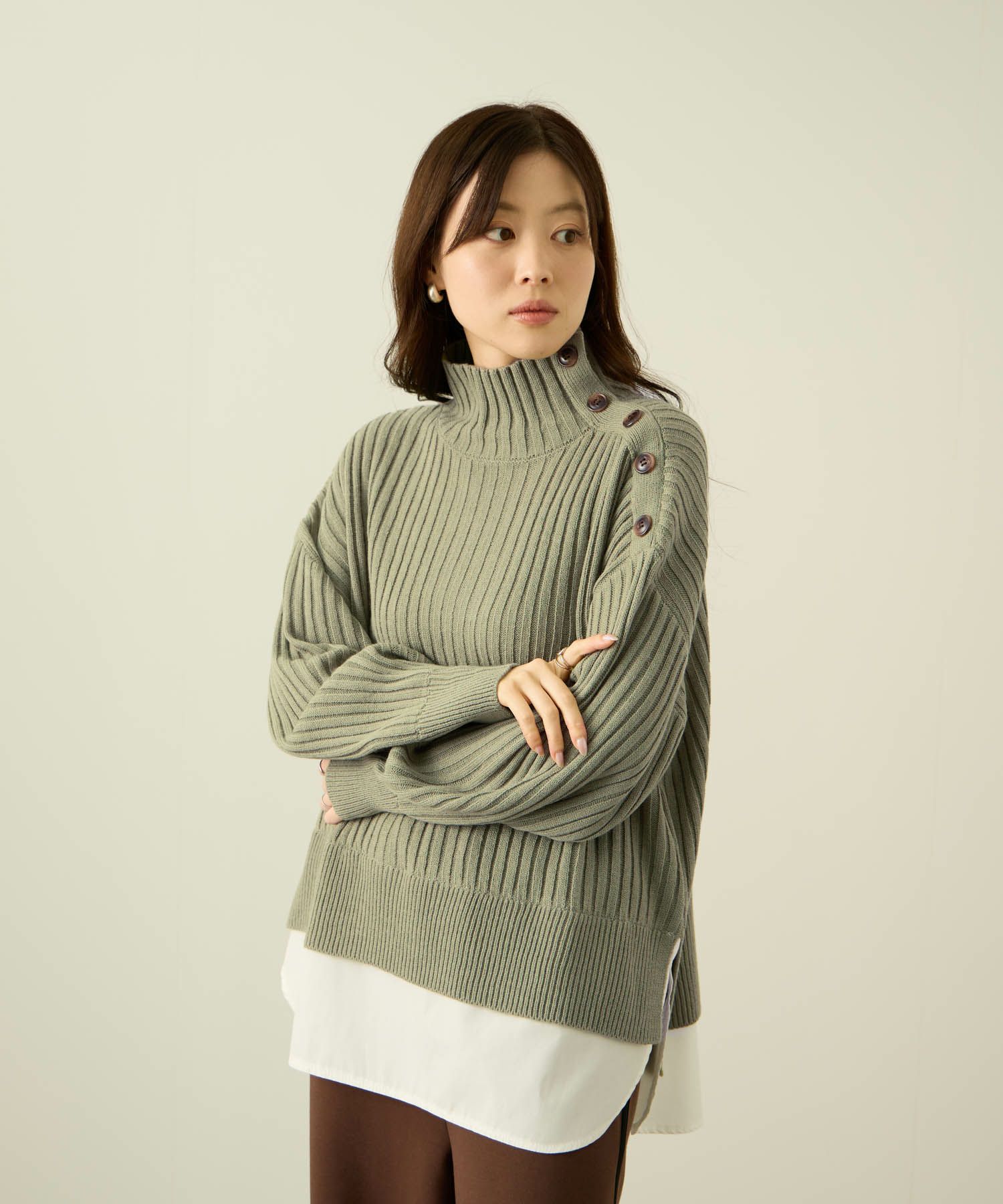 [さらに50%OFF]nAvy  時短 ボタンハイネックニット レディース商品画像-17