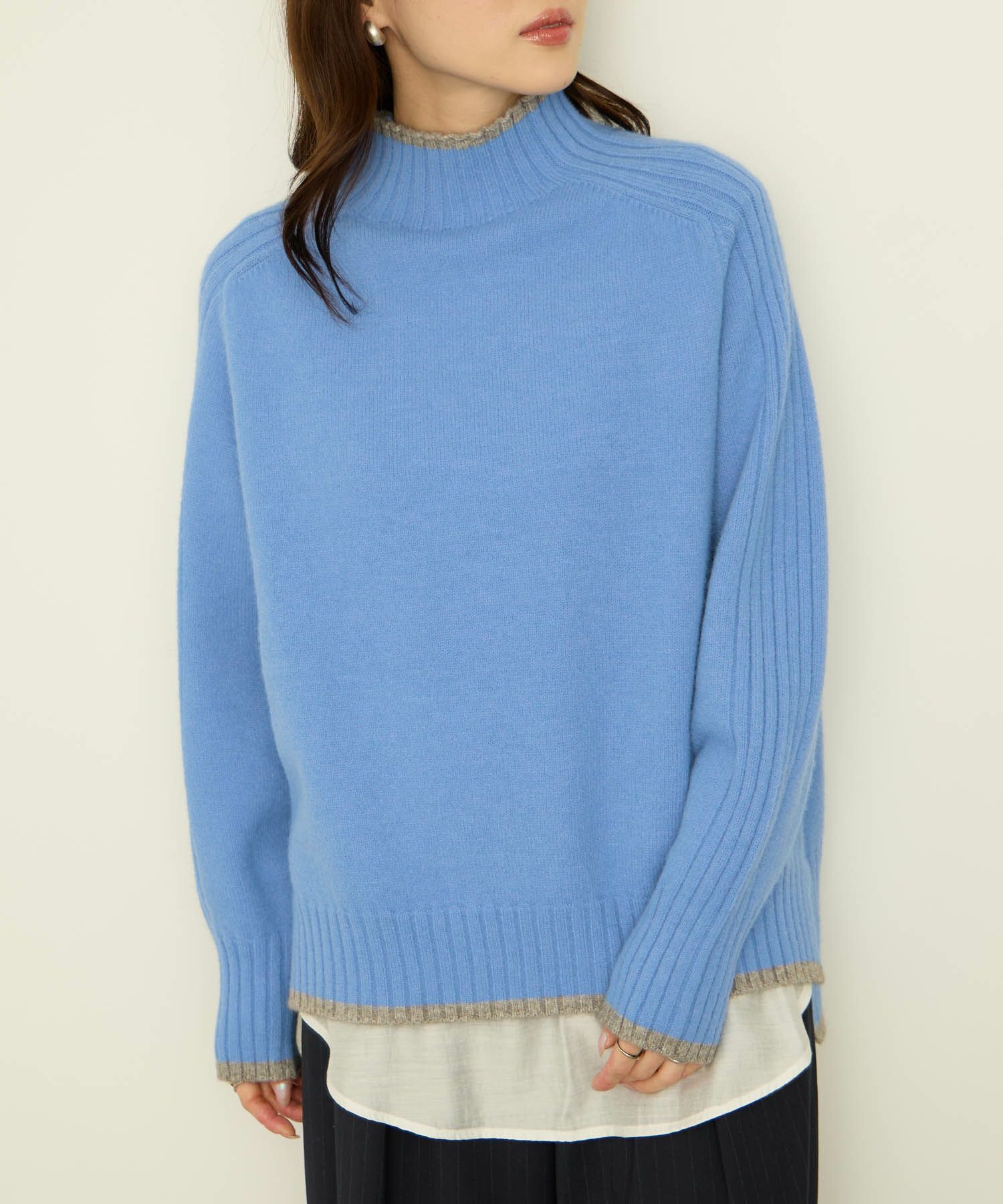 [さらに50%OFF]nAvy もちり もちもち 配色ハイネックニット レディース商品サムネイル-1