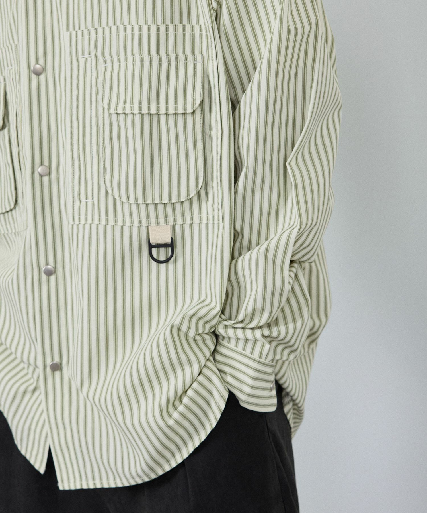 nAvy 多ポケルーズフィットシャツ レディース