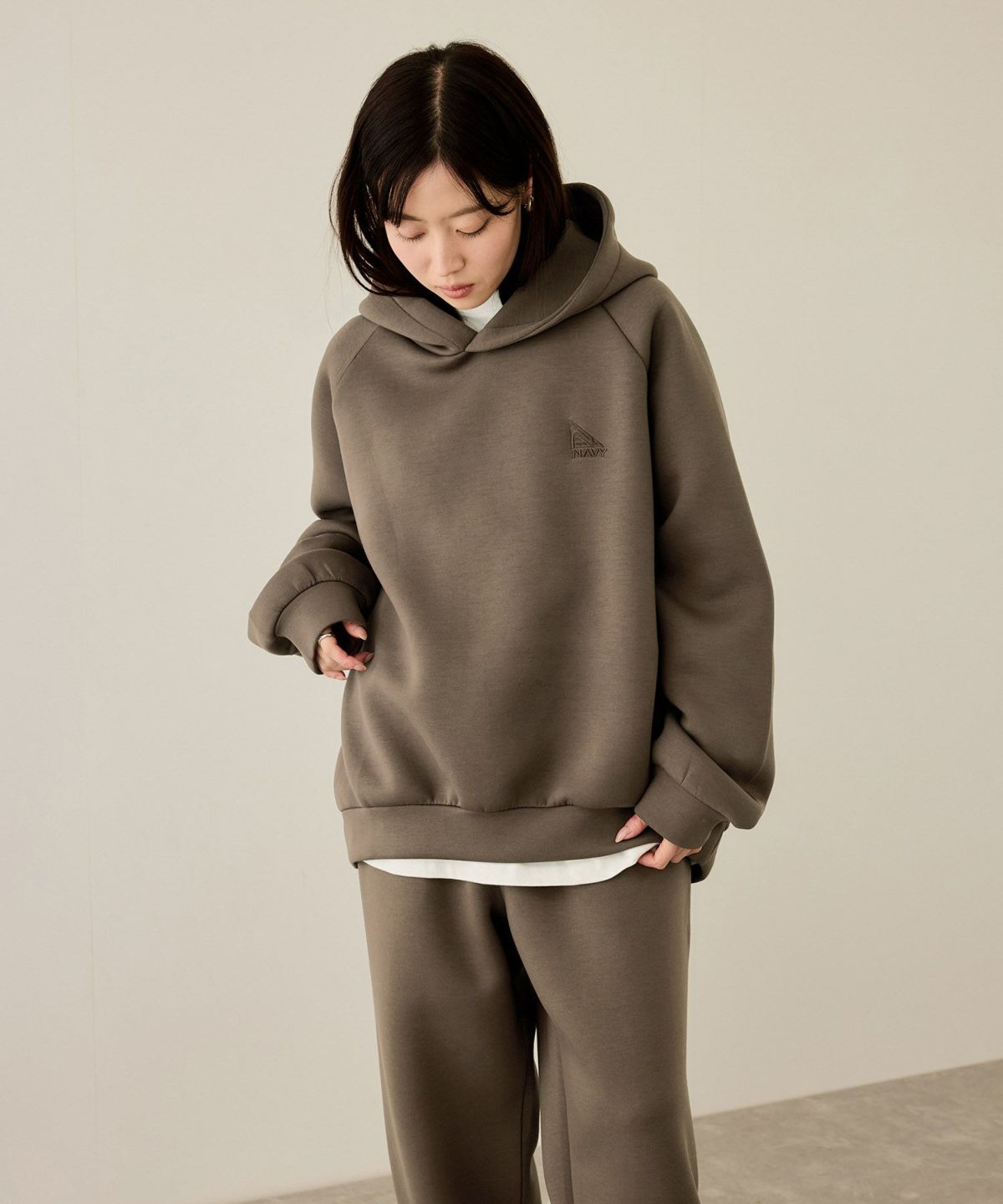 nAvy ポンチ素材ワイドパーカー レディース
