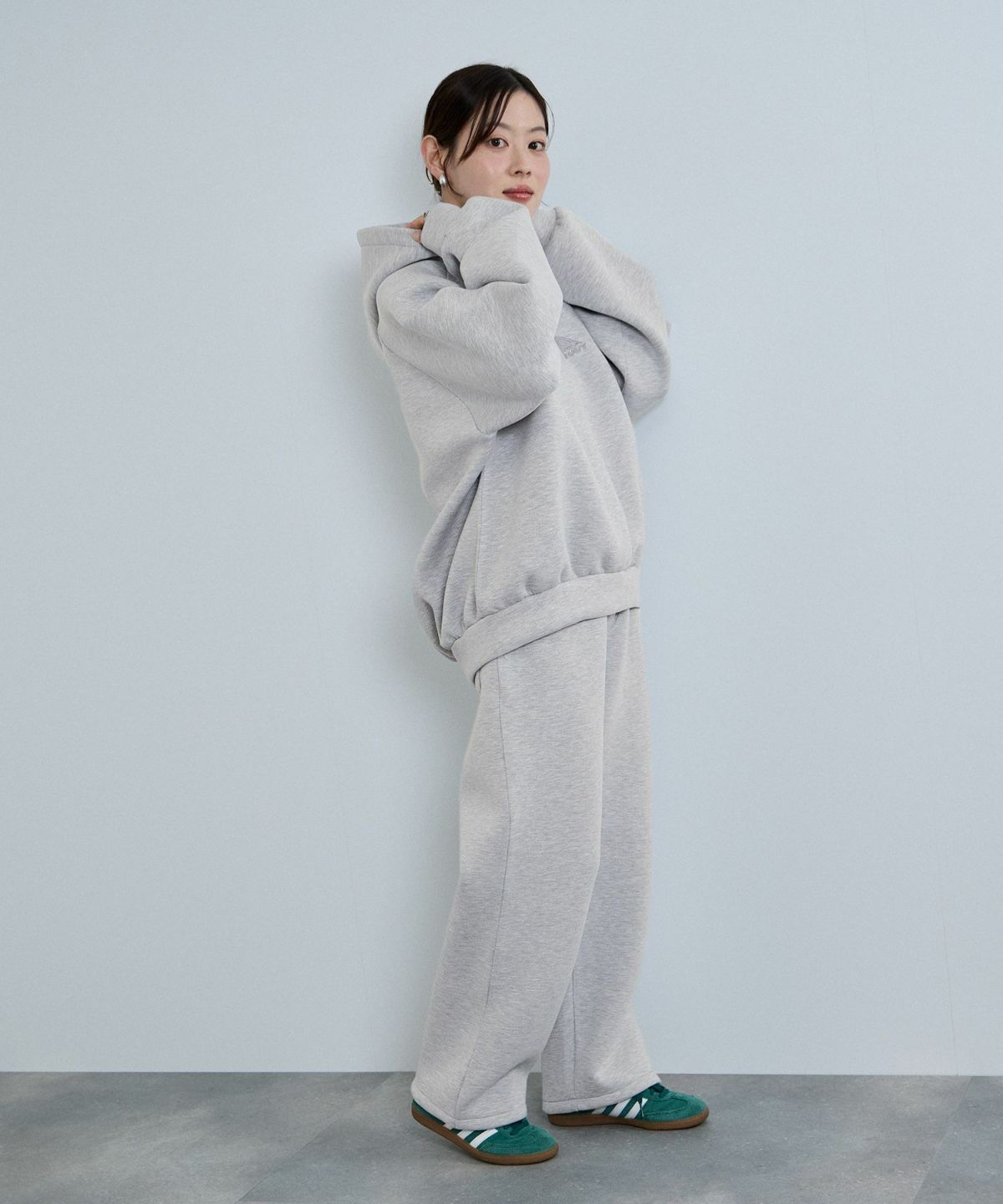 nAvy ポンチ素材ワイドパーカー レディース