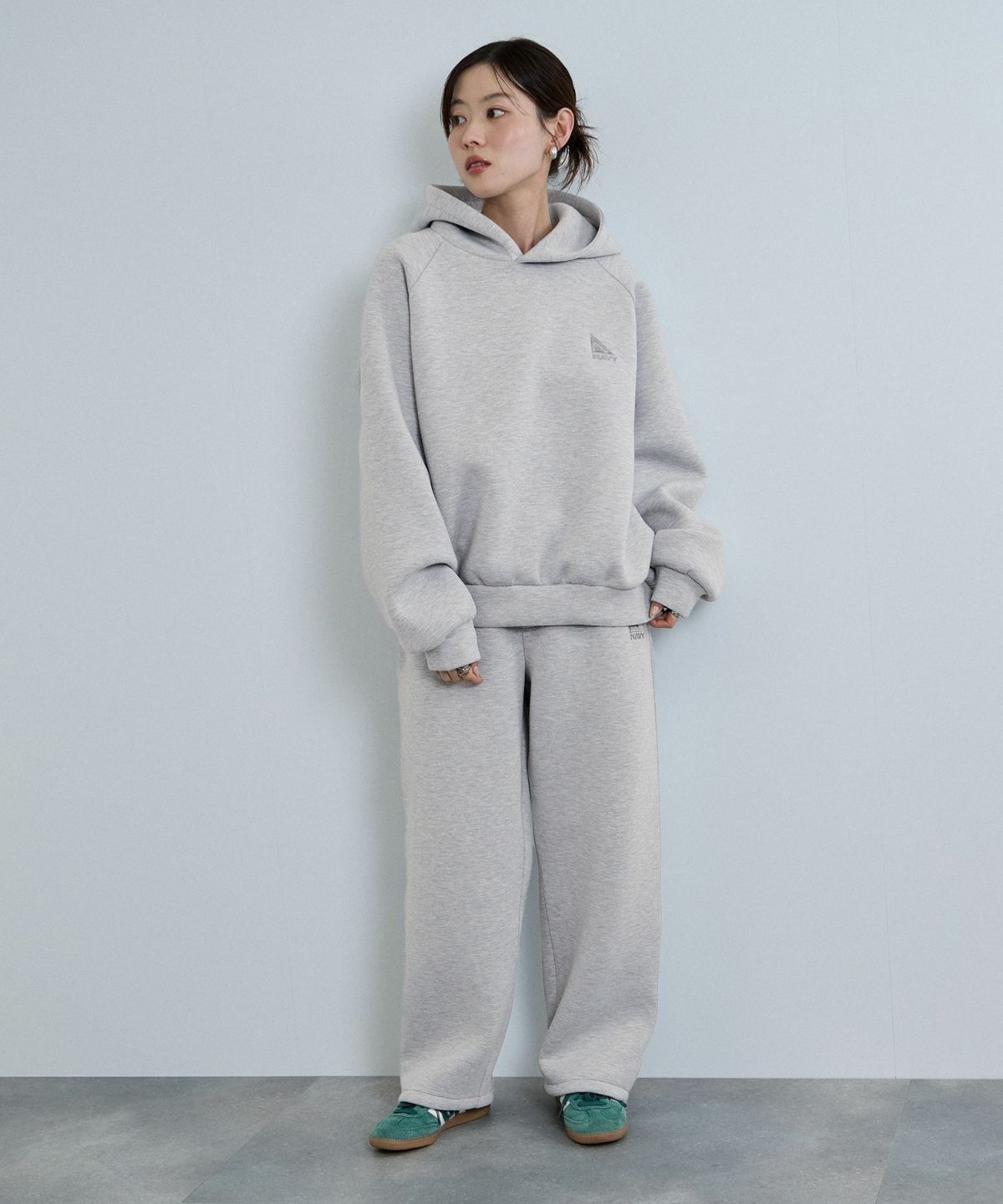 nAvy ポンチ素材ワイドパーカー レディース