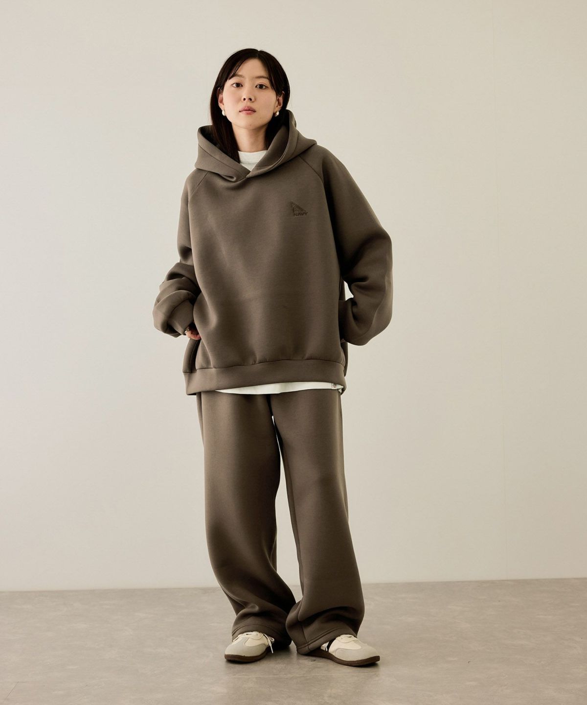 nAvy ポンチ素材ワイドパーカー レディース