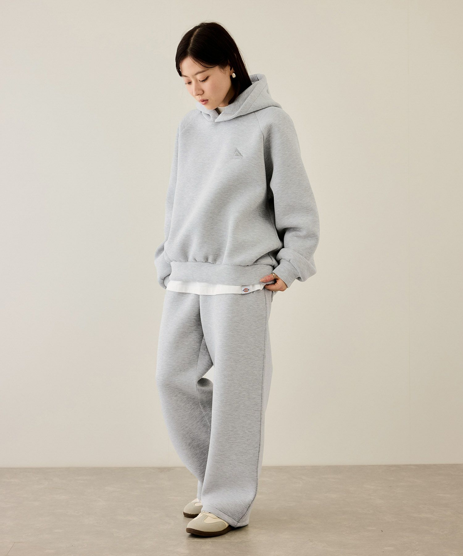 nAvy ポンチ素材ワイドパーカー レディース