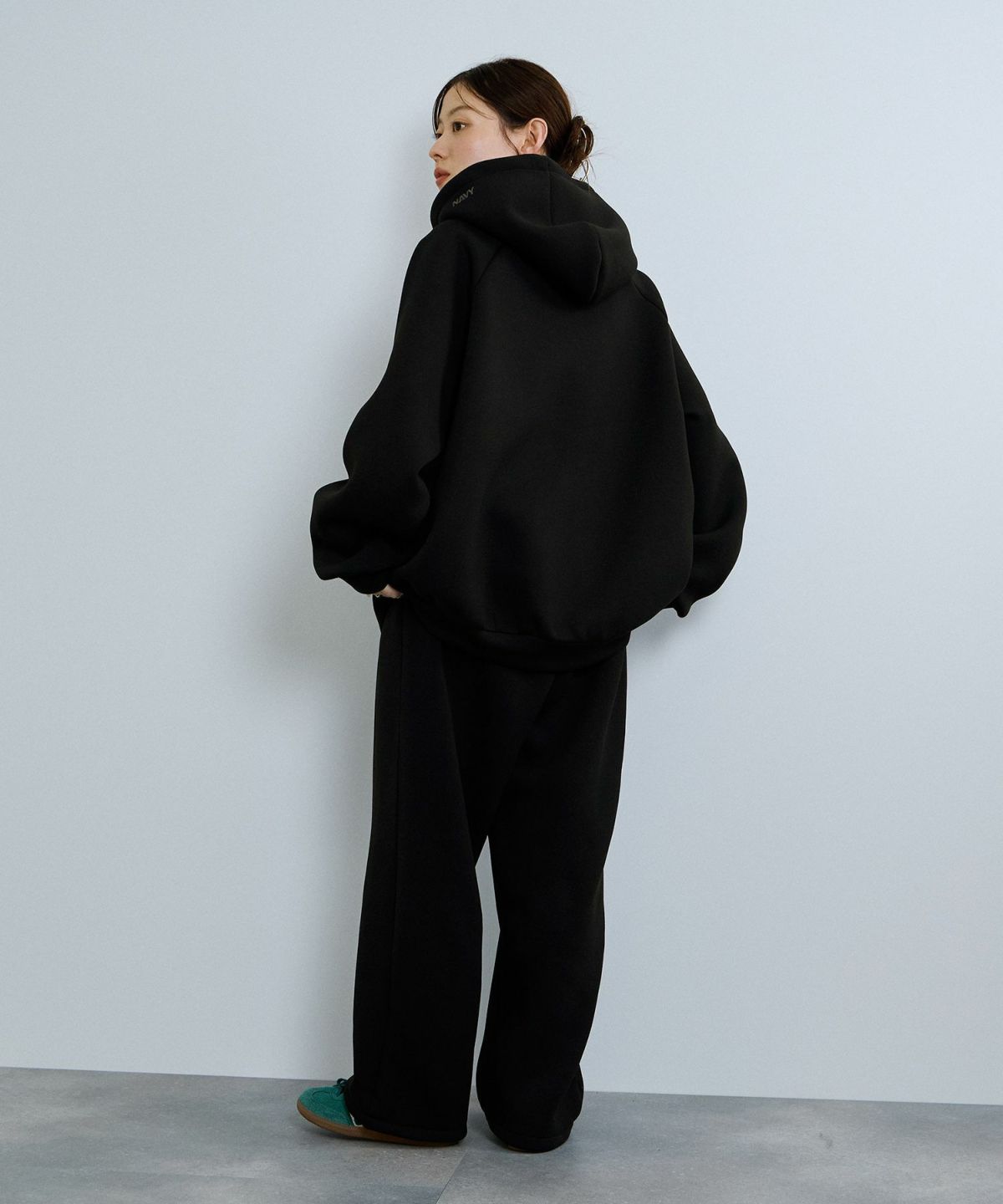 nAvy ポンチ素材ワイドパーカー レディース