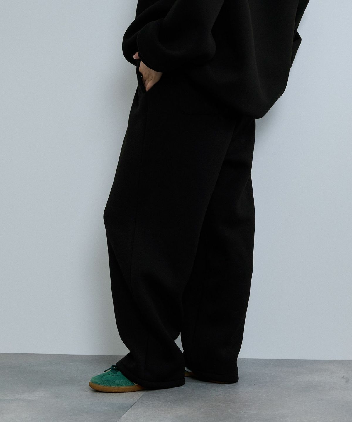 nAvy ポンチ素材ワイドパンツ レディース