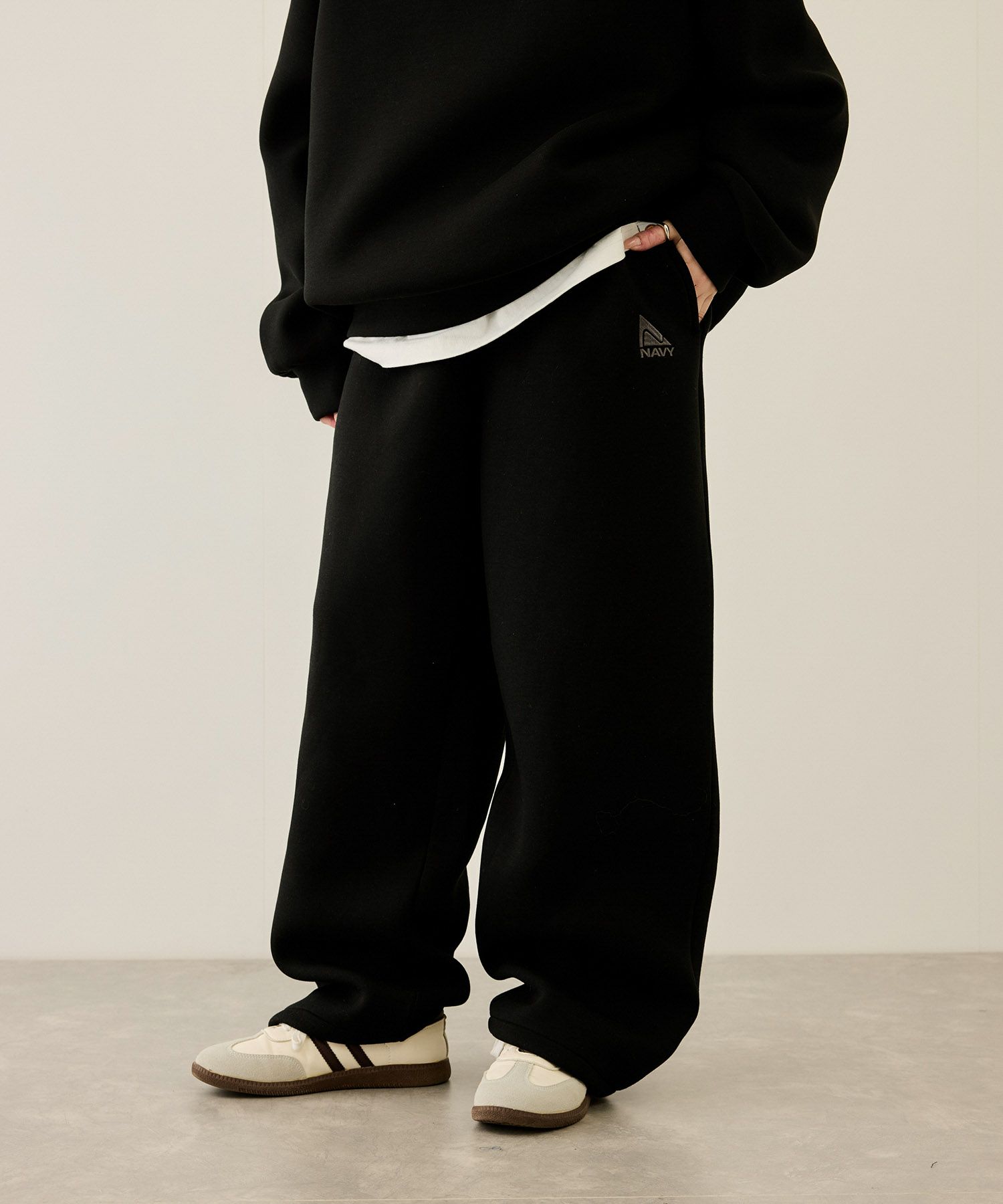 nAvy ポンチ素材ワイドパンツ レディース