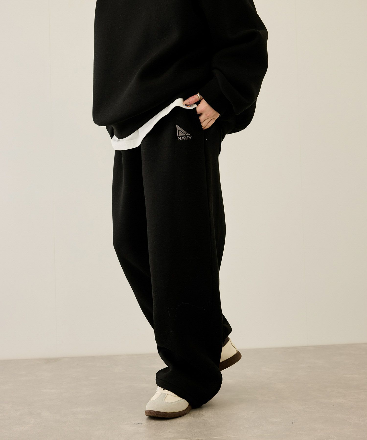nAvy ポンチ素材ワイドパンツ レディース