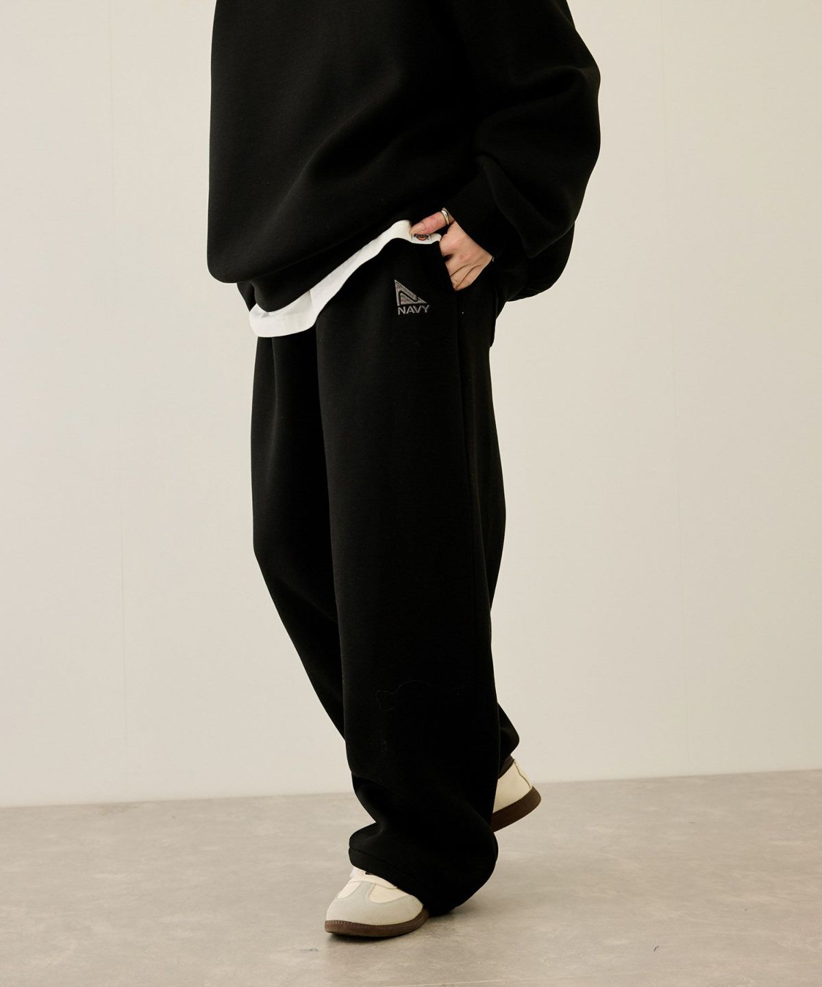 nAvy ポンチ素材ワイドパンツ レディース