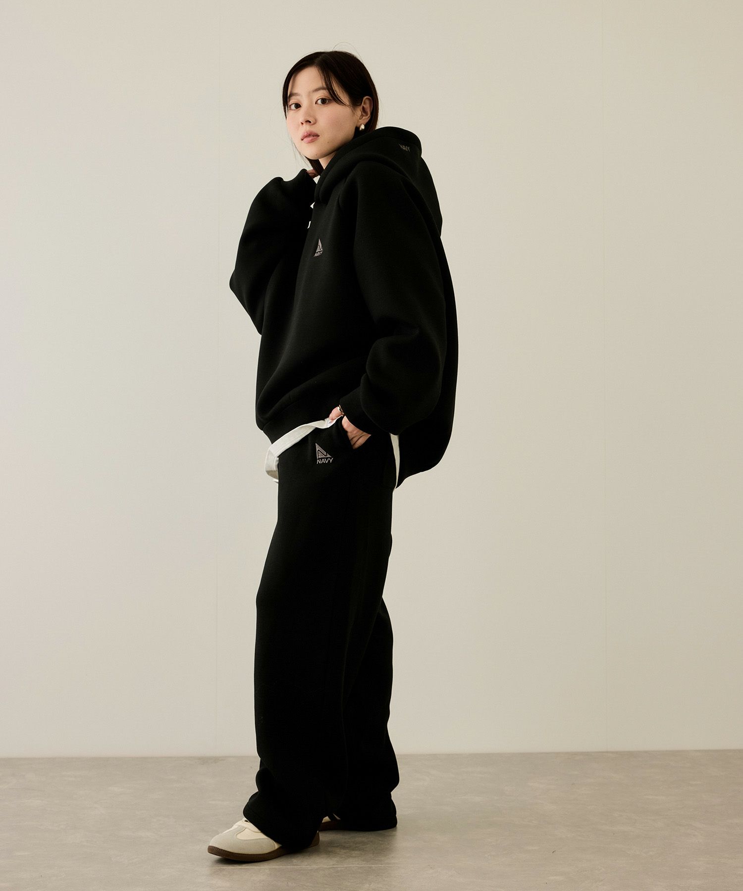 nAvy ポンチ素材ワイドパンツ レディース