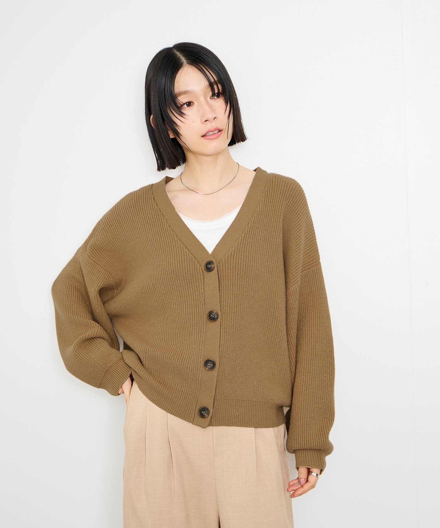 [さらに50%OFF]Idnes  Vネック畦ボリュームスリーブカーディガン レディース商品画像-3