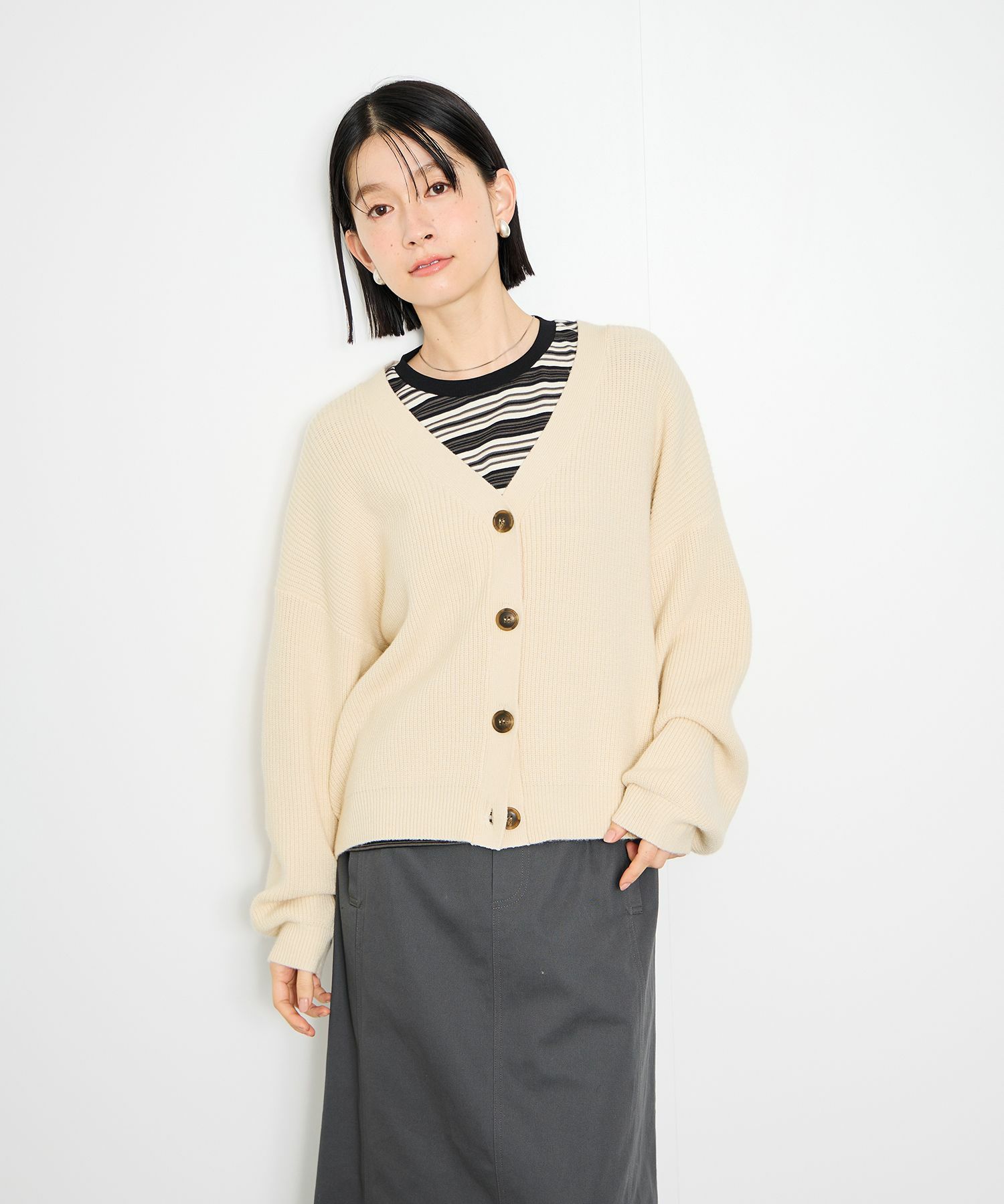 [さらに50%OFF]Idnes  Vネック畦ボリュームスリーブカーディガン レディース商品画像-4