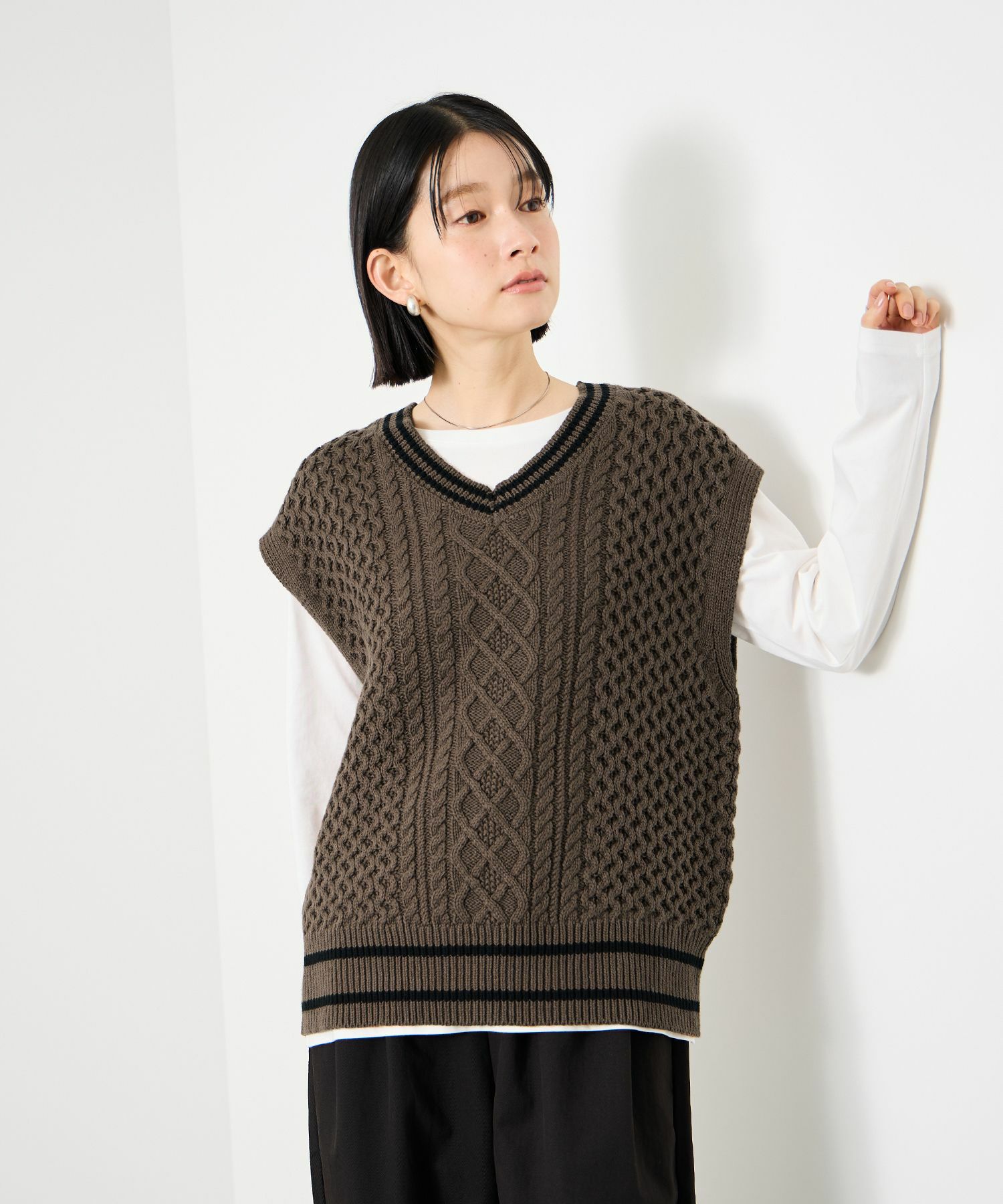 Idnes ケーブルチルデンVネックベスト レディース