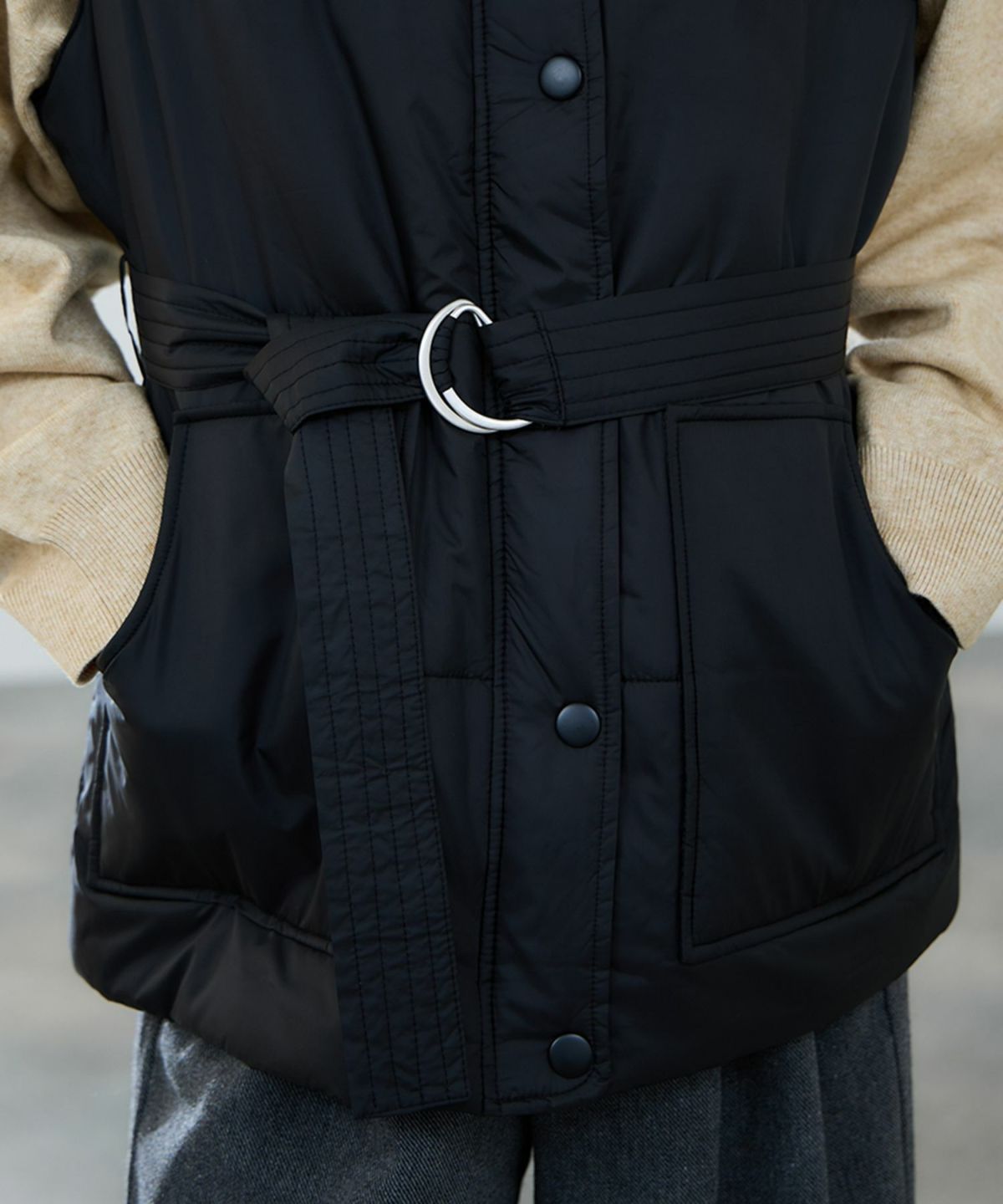 milli de l'air 中綿ベルテッドハイネックベスト レディース