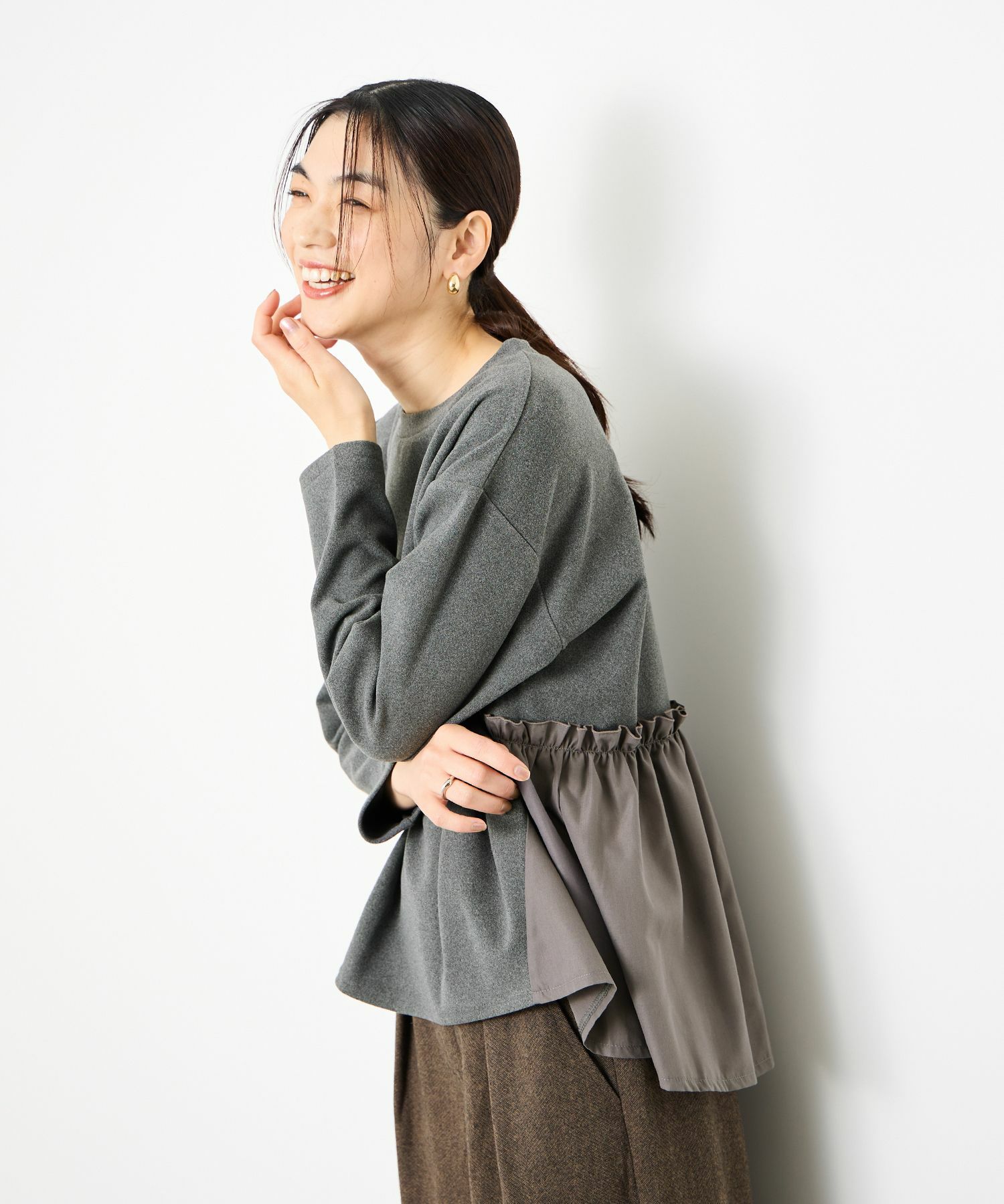 Idnes  ドッキングペプラムプルオーバー レディース商品画像-1