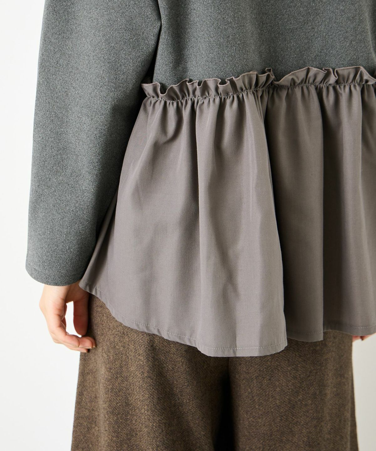  Idnes ドッキングペプラムプルオーバー レディース