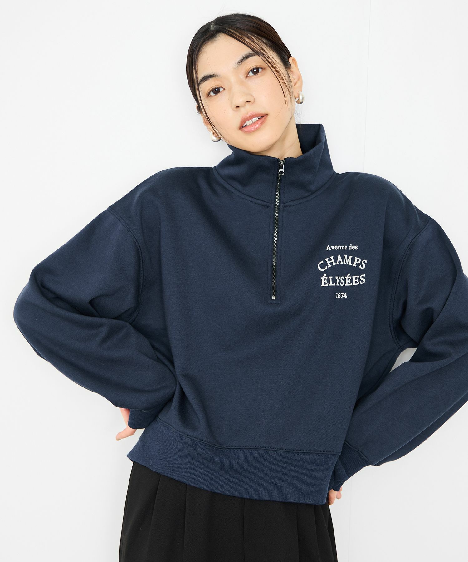  Idnes 裏起毛ロゴハーフジッププルオーバー レディース