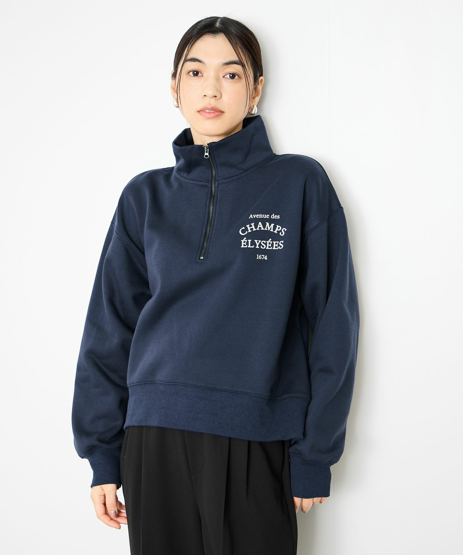  Idnes 裏起毛ロゴハーフジッププルオーバー レディース