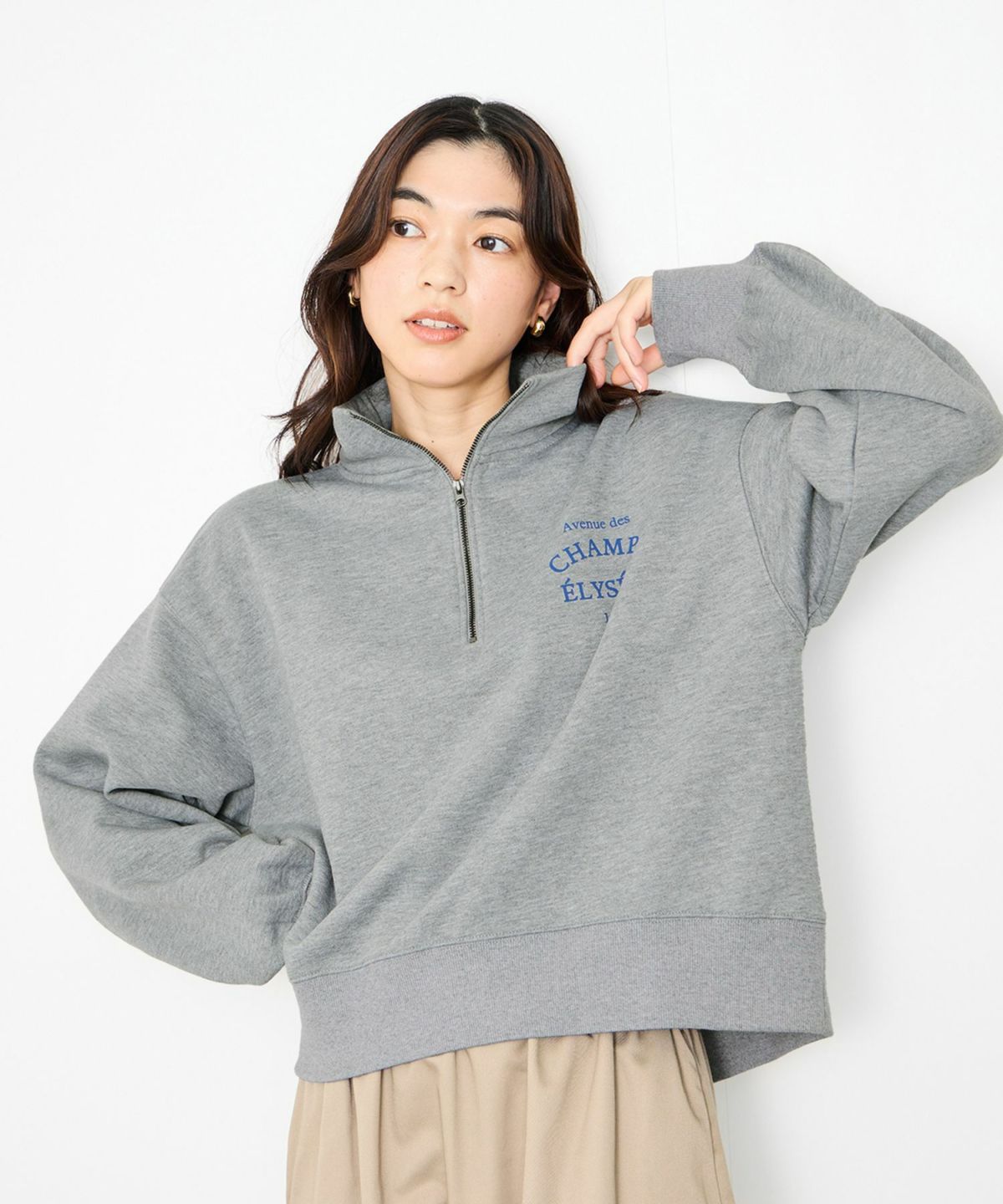  Idnes 裏起毛ロゴハーフジッププルオーバー レディース