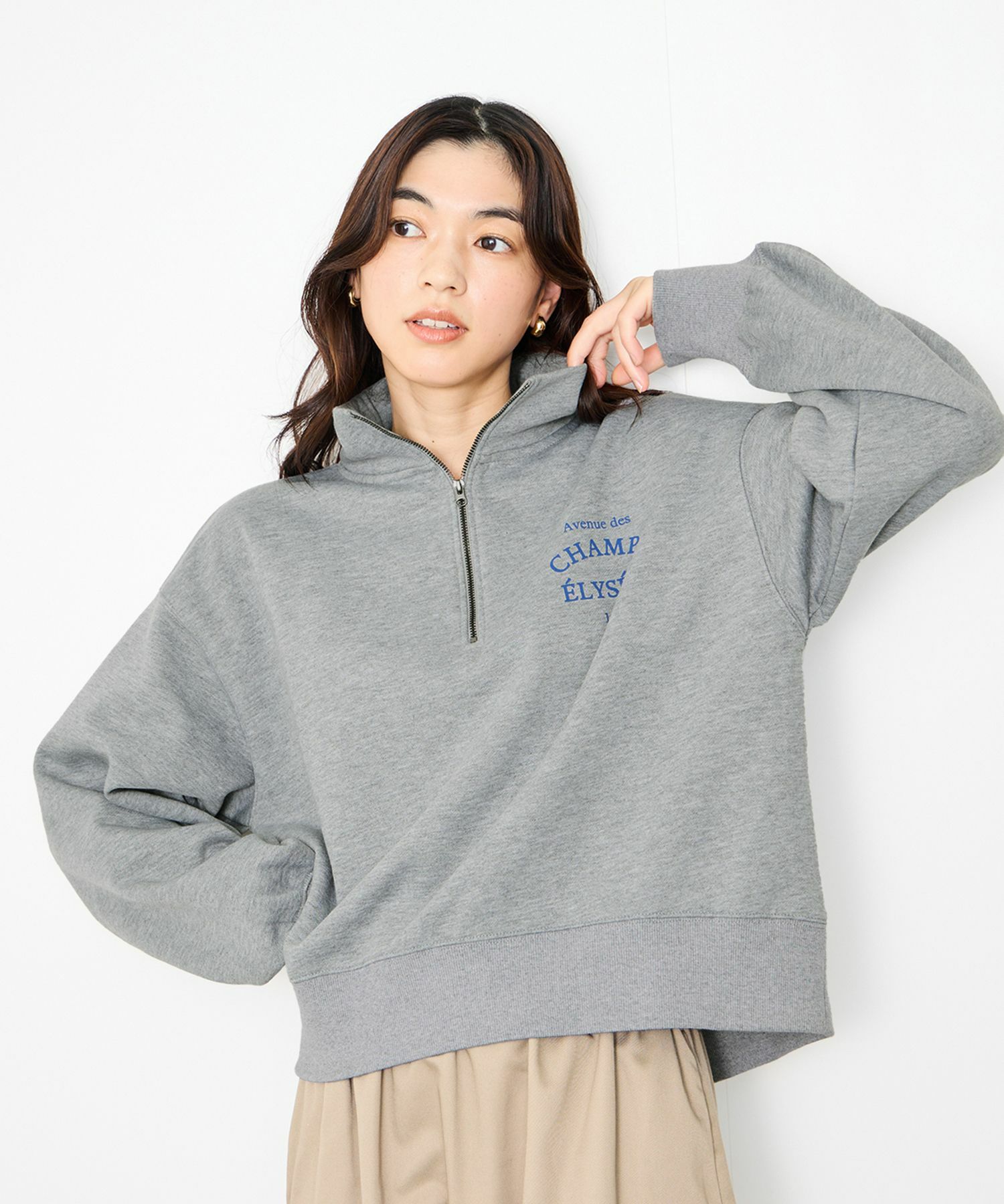  Idnes 裏起毛ロゴハーフジッププルオーバー レディース