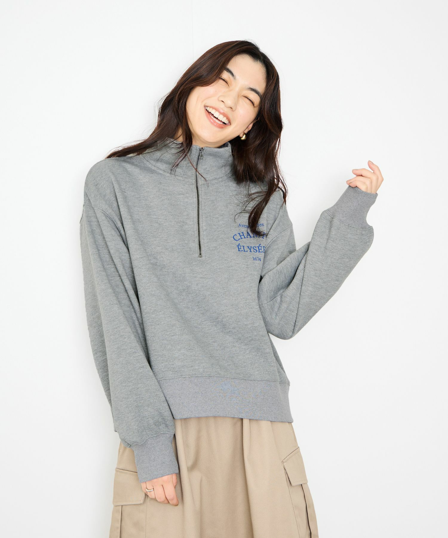  Idnes 裏起毛ロゴハーフジッププルオーバー レディース